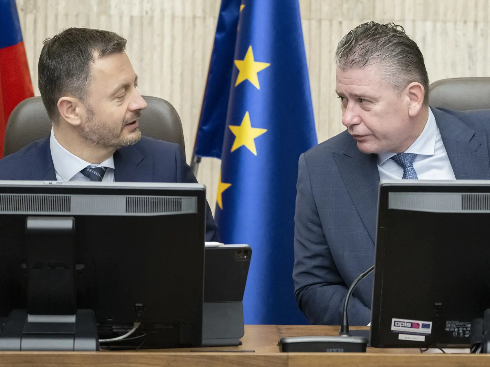 „Vyžiadal som si stanovisko (akademického) senátu, pretože ja ten podnet nemôžem pani prezidentke podať bez toho vyjadrenia," povedal minister.