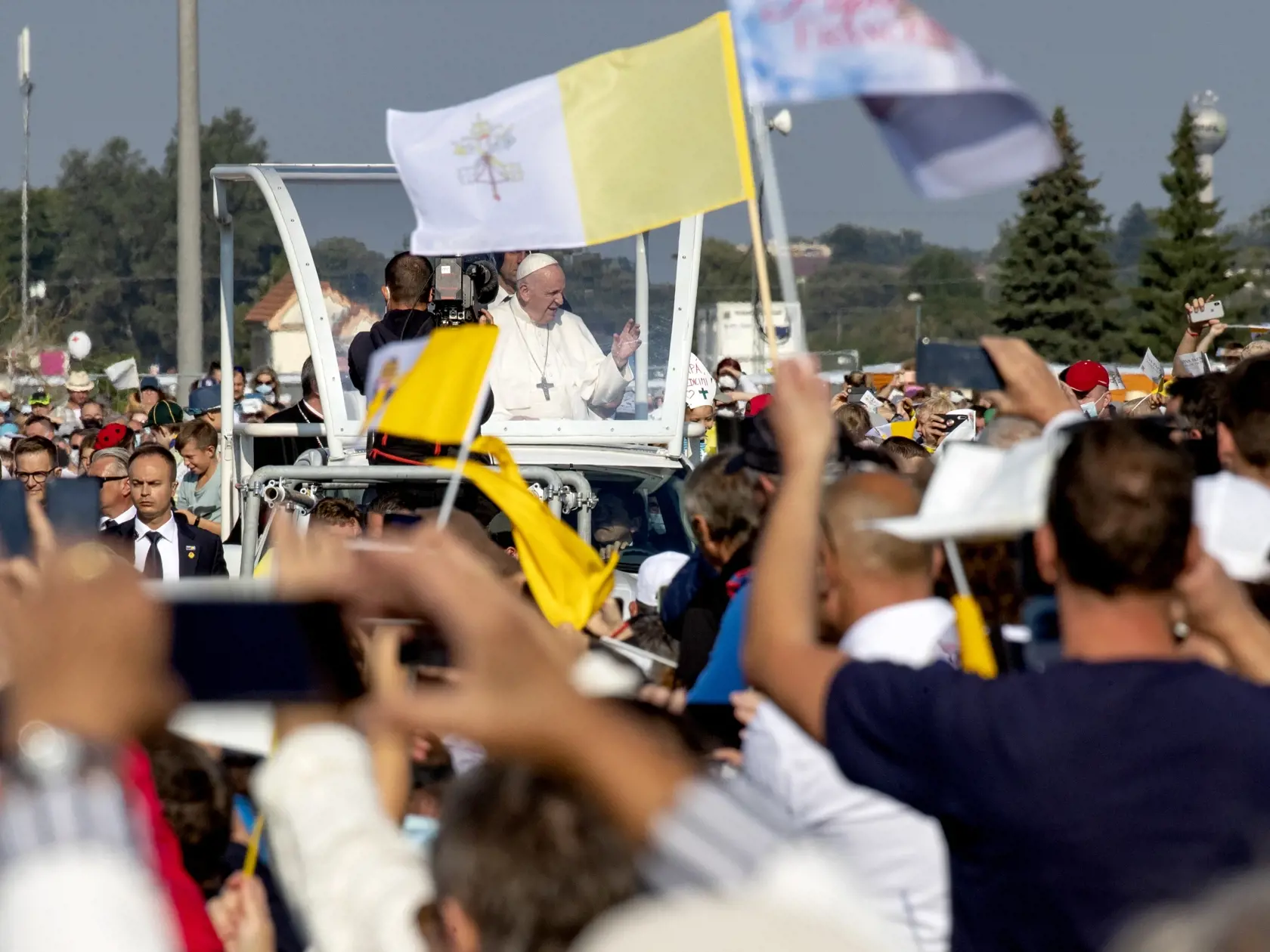 Pápež František počas svojej trodňovej apoštolskej návštevy Slovenska. Na snímke je atmosféra počas svätej omše v Šaštíne - Strážach, ktorú celebroval pápež osobne.