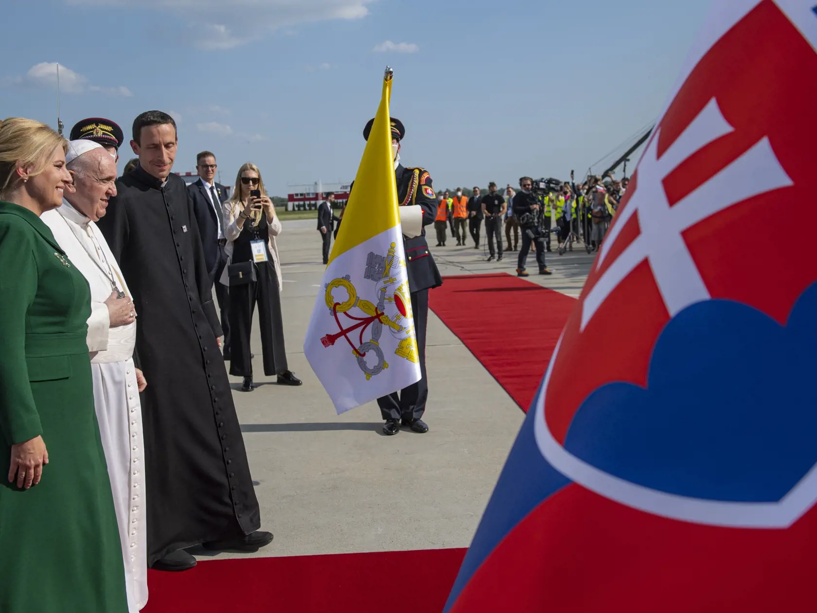 Počas slávnostného ceremoniálu na letisku.