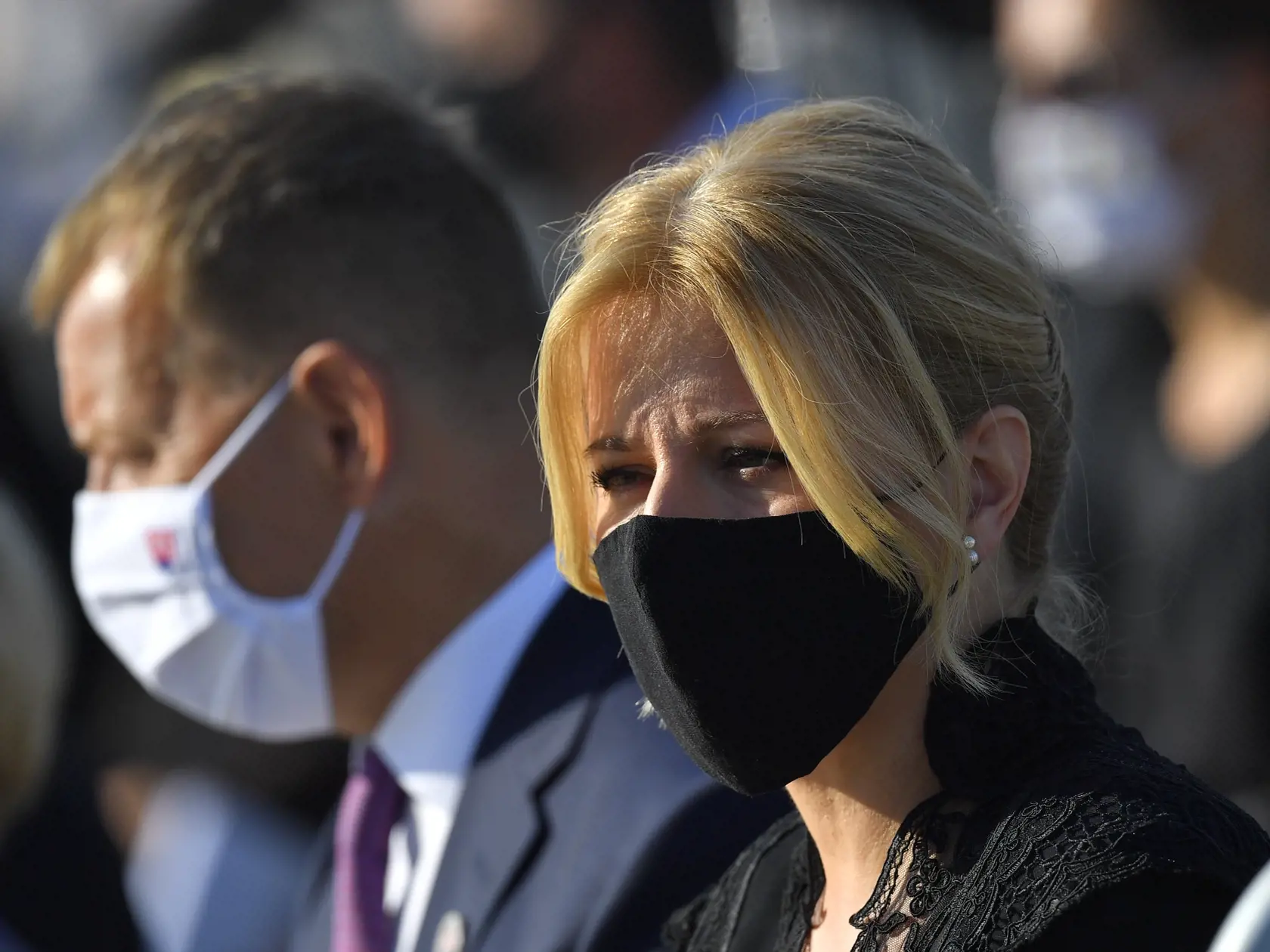 "Dnes som sa rozlúčila na letisku so Svätým Otcom.  V duchu som ale so slzami kývala aj tomu svojmu. V pondelok ešte vnímal, keď som mu povedala, že mu pápež požehnal. Odišiel v pokoji, doma, v starostlivosti rodiny. Ďakujem za všetko, Oci.  V mene celej rodiny ďakujem za všetku prejavenú sústrasť," napísala prezidentka.