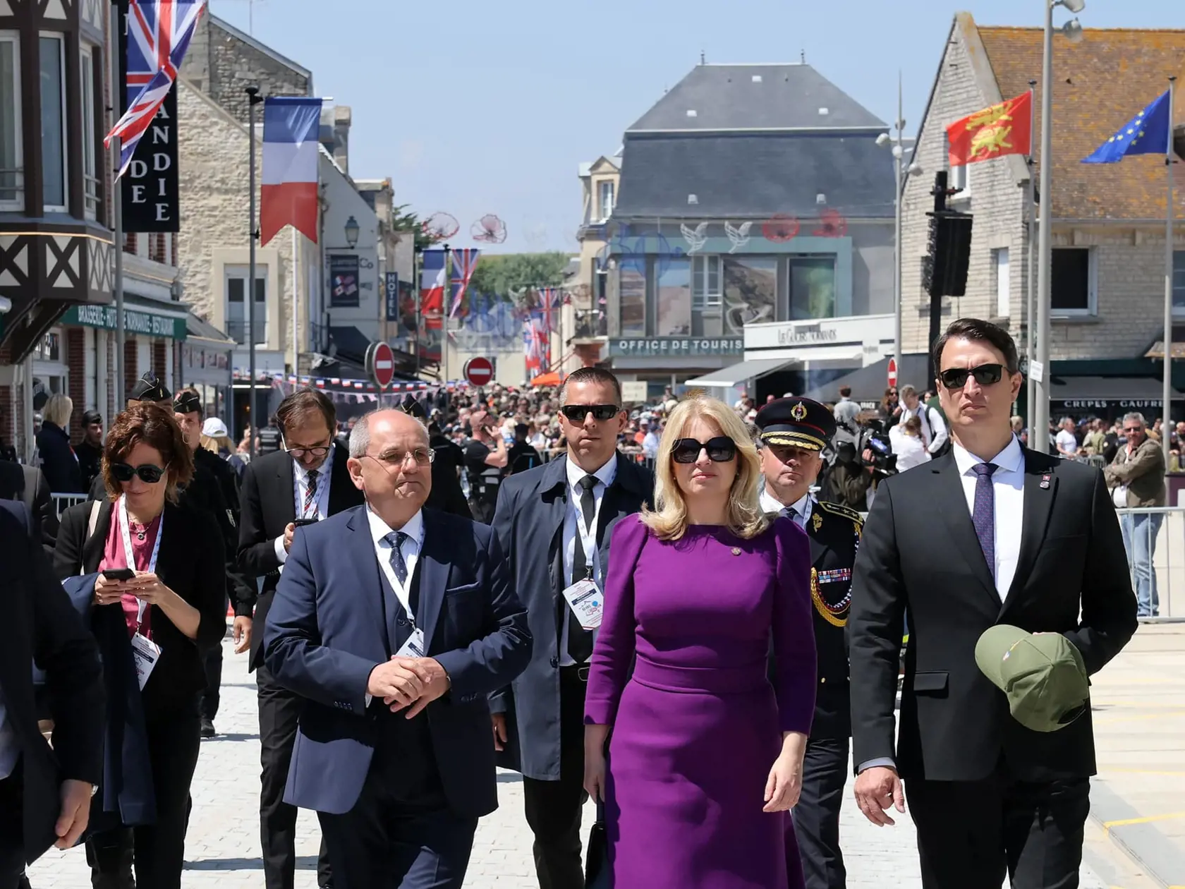 Zuzana Čaputová s partnerom Jurajom Rizmanom na oslavách 80. výročia vylodenia spojencov v Normandii.
