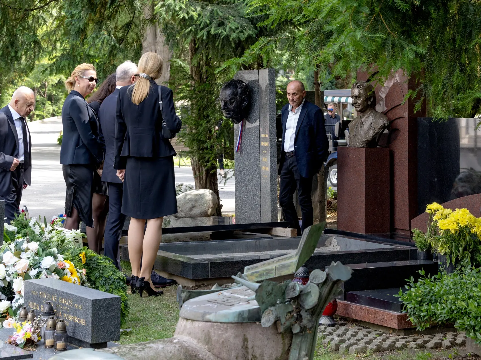 Posledná rozlúčka s podnikateľom Jozefom Majským starším v bratislavskom Slávičom údolí.