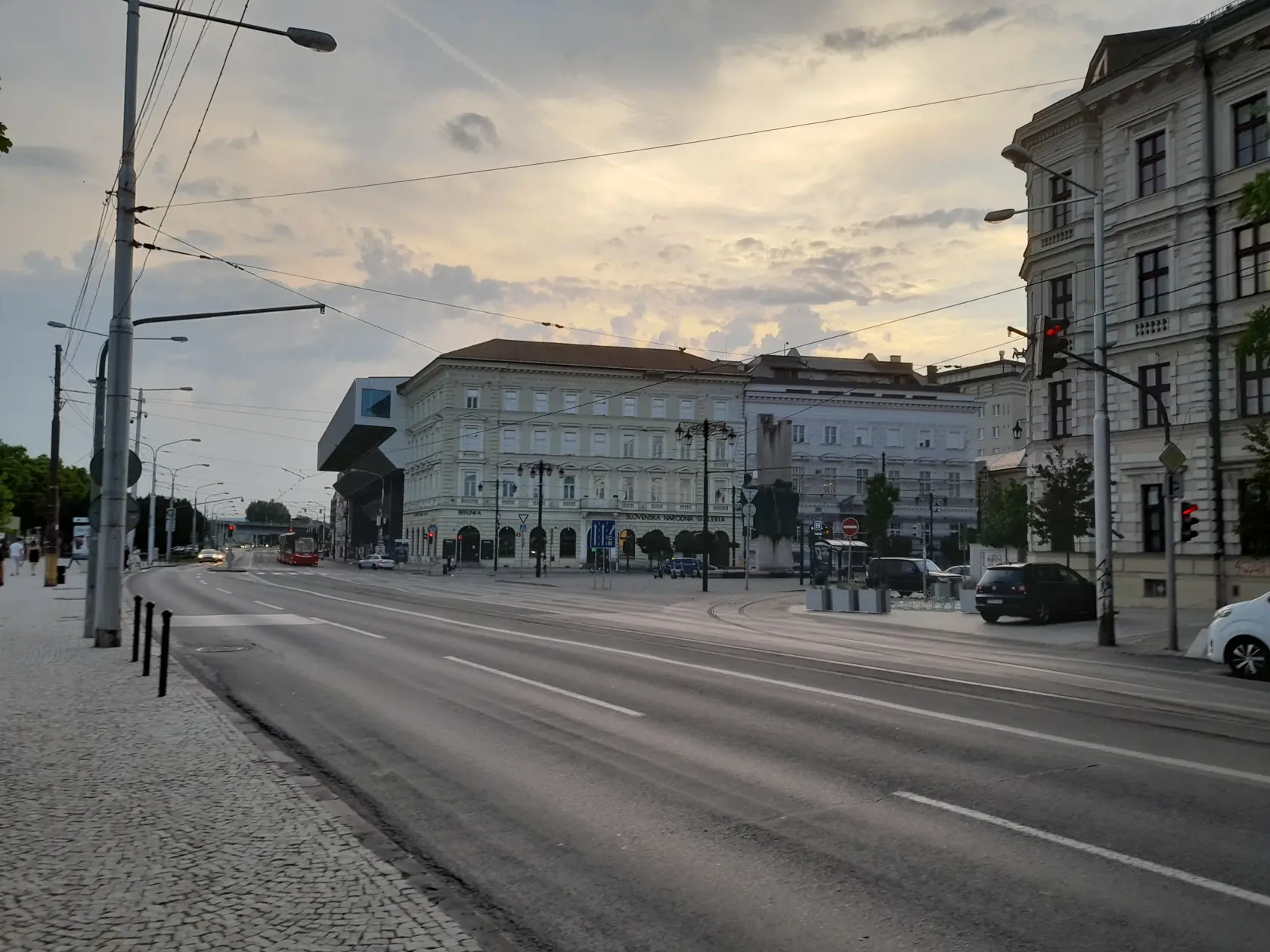 Slovenská národná galéria z diaľky. dočasne je uzatvorená.