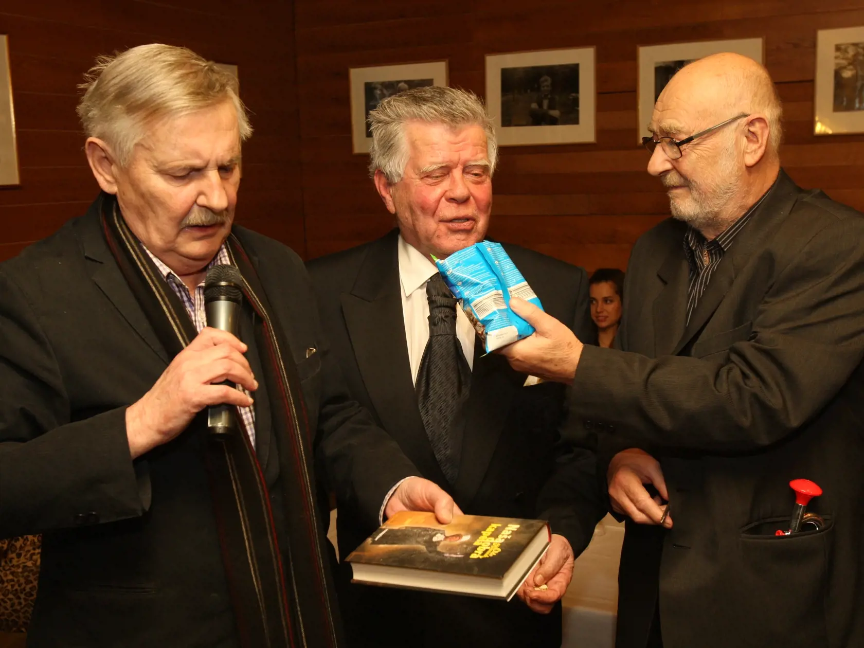 Krst knihy Olda Hlaváčka ,, Naša dobrá kapela " v klube slovenských spisovateľov.