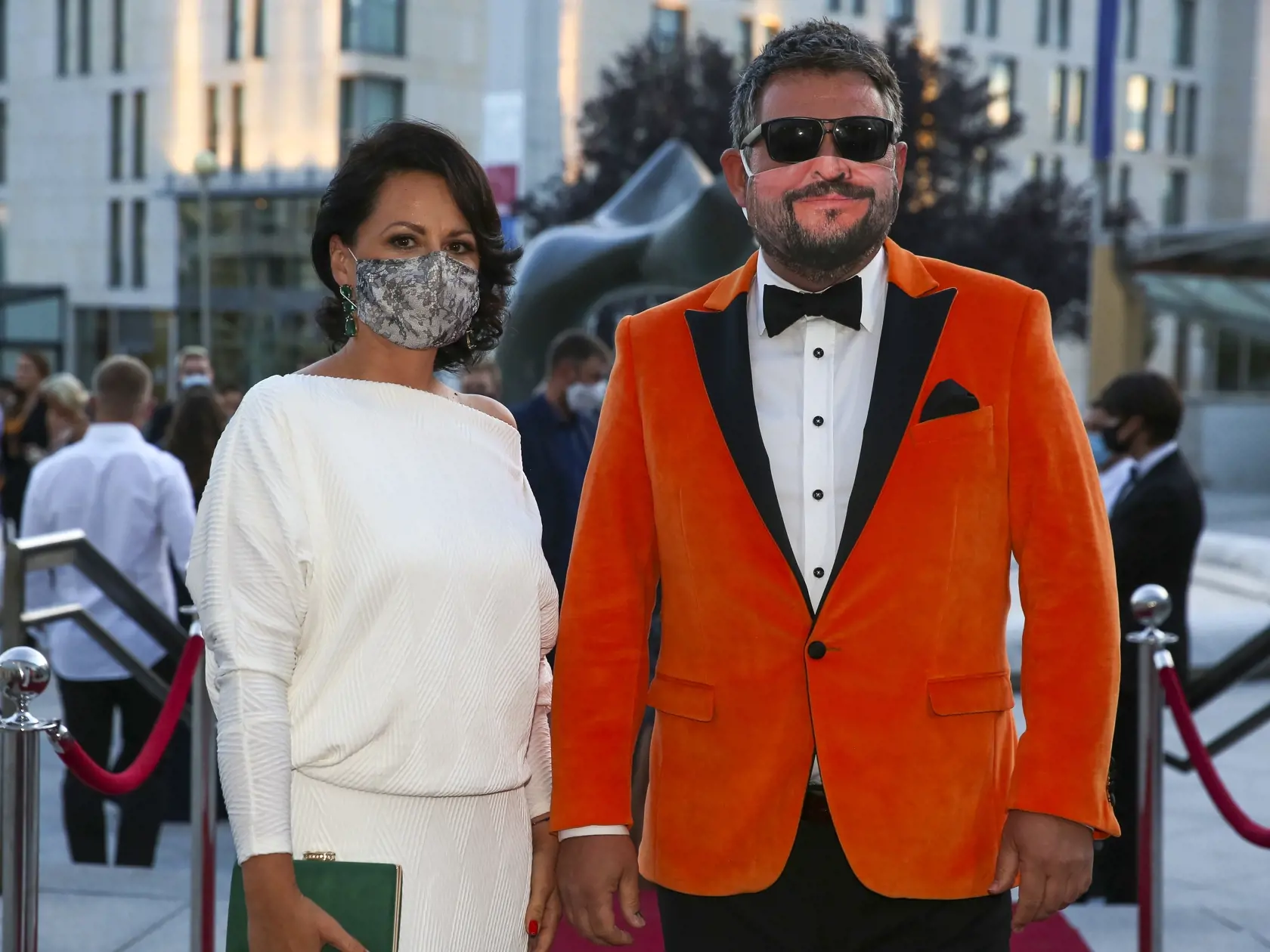 Príchody OTO 2020. 
Na snímke moderátor Michal Hudák s partnerkou.