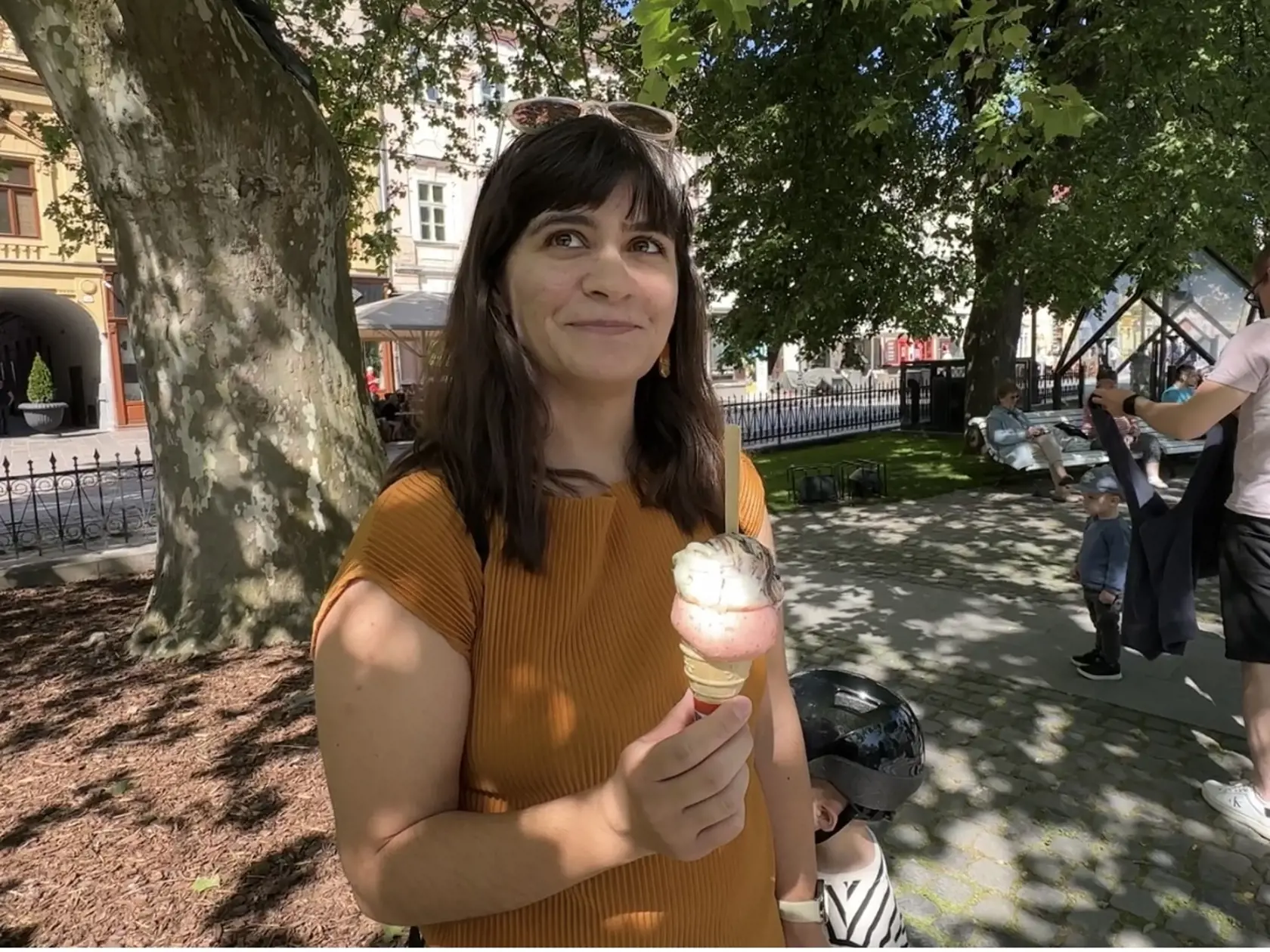 „Od detstva si pamätám, že zmrzliny zdražovali o pár desiatok korún. Tento rok je táto zmrzlina moja prvá a je o čosi drahšia ako obyčajne. Je to však rozdiel iba pár centov, nejako o tom veľmi ani nerozmýšľam. Ak si chcem dať zmrzlinu, tak si ju dám. Najradšej mám čoko-pistáciovú,“ prezradila nám Beáta (32).