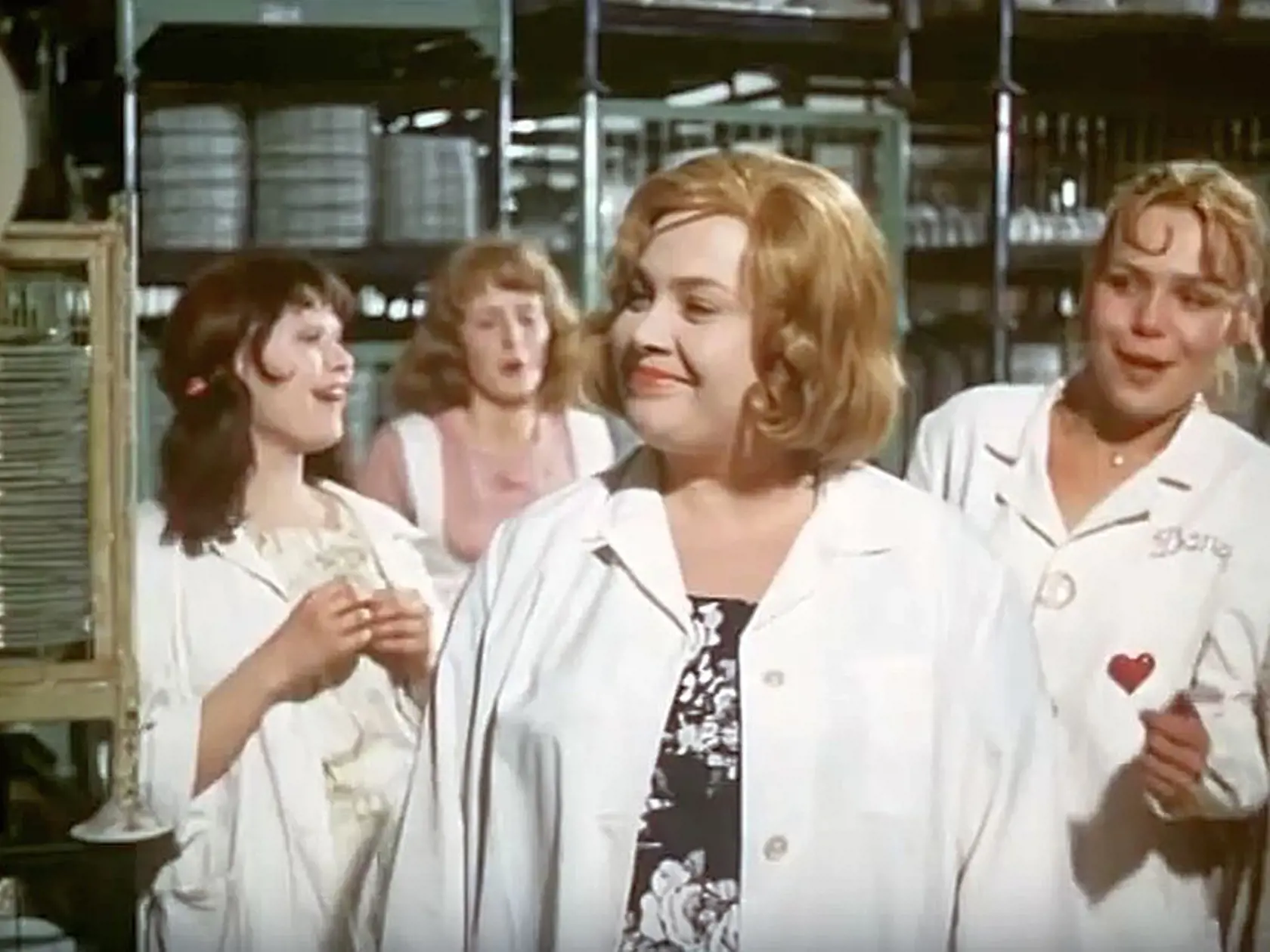Dagmar Veškrnová vo filme Holky z porcelánu.