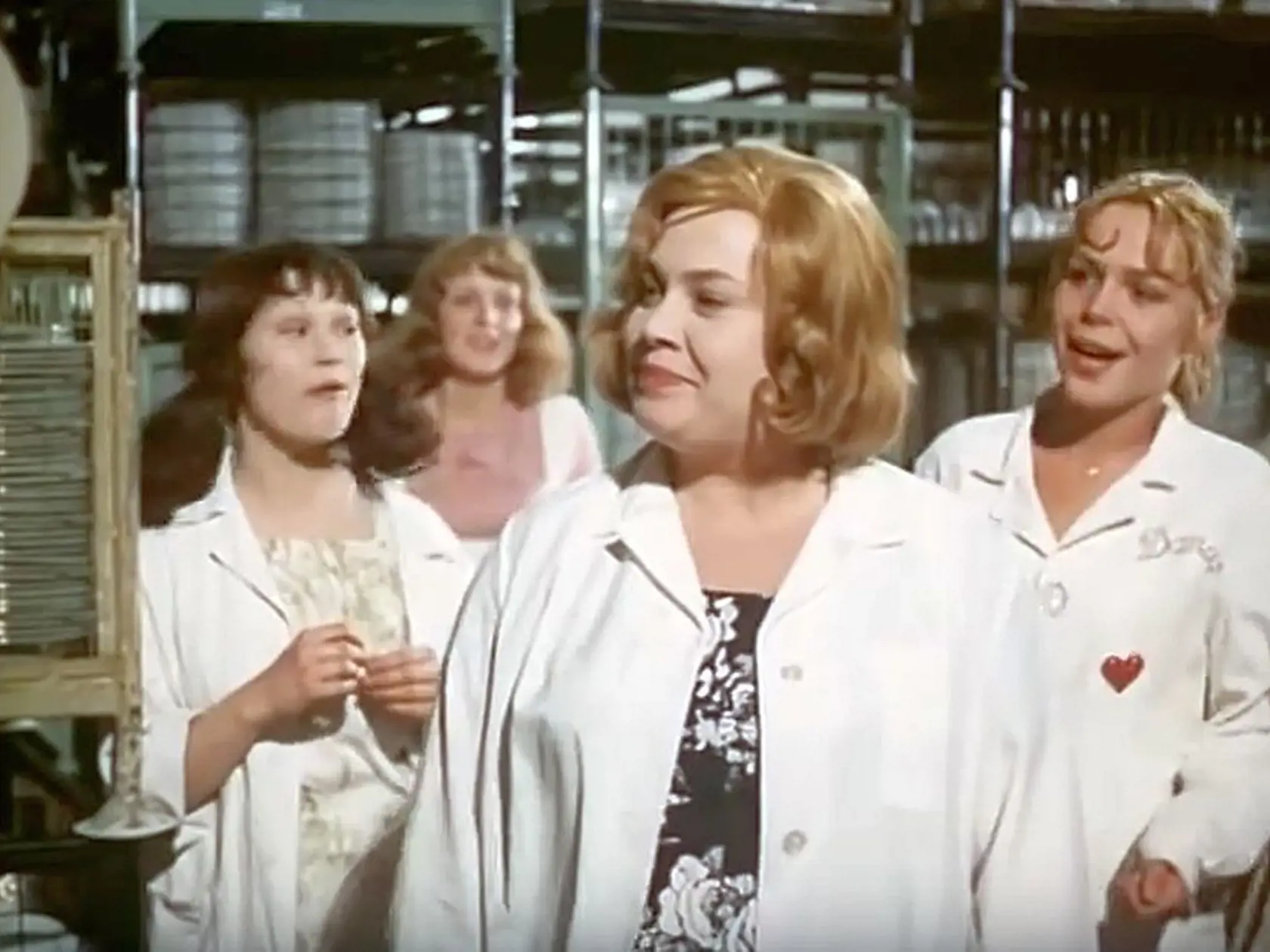 Dagmar Veškrnová vo filme Holky z porcelánu.