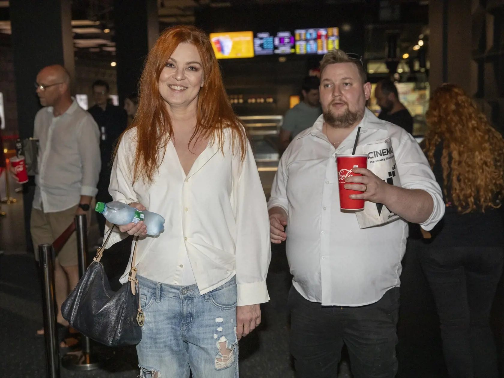 Herečka Elena Podzámska prišla do kina s kaderníkom Ondrejom Grňom.