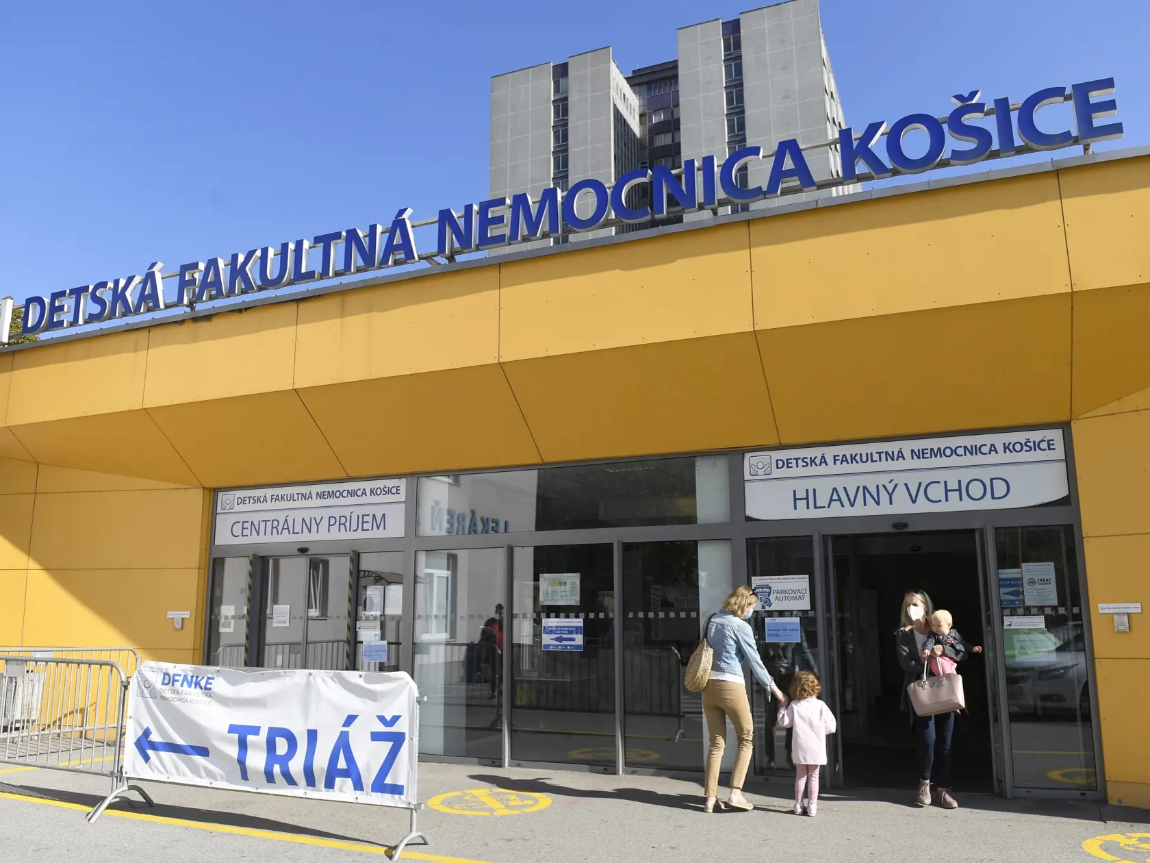 Na snímke Detská fakultná nemocnica (DFN) v Košiciach 10. septembra 2021. DFN Košice otvorila 3. septembra nové očkovacie centrum, ktoré umožní očkovanie vakcínou proti ochoreniu COVID-19 deťom od 12 rokov.FOTO TASR – František Iván