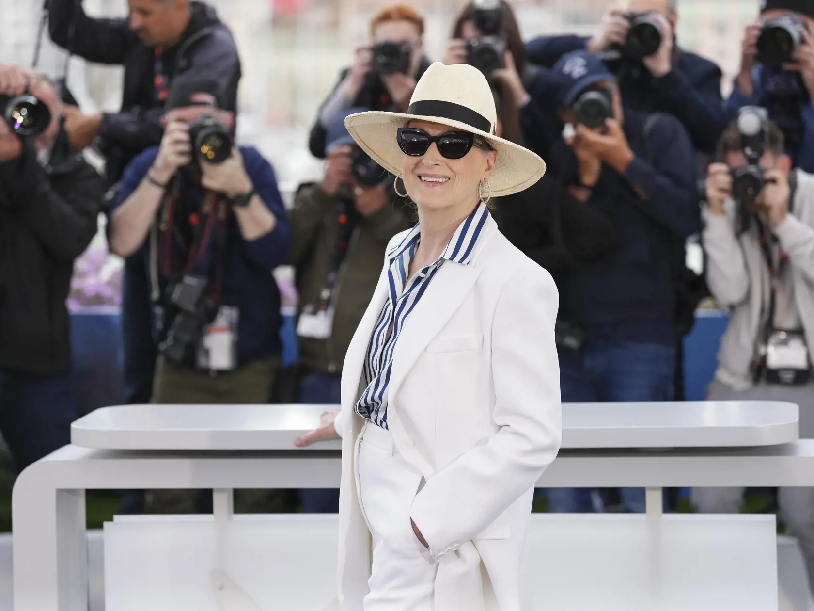 Na snímke herečka Meryl Streepová prichádza na fototermín k udeleniu Zlatej palmy na 77. ročníku Medzinárodného filmového festivalu v Cannes 14. mája 2024. Americkej herečke Meryl Streepovej udelia na otváracom ceremoniáli filmového festivalu vo francúzskom Cannes čestnú Zlatú palmu.