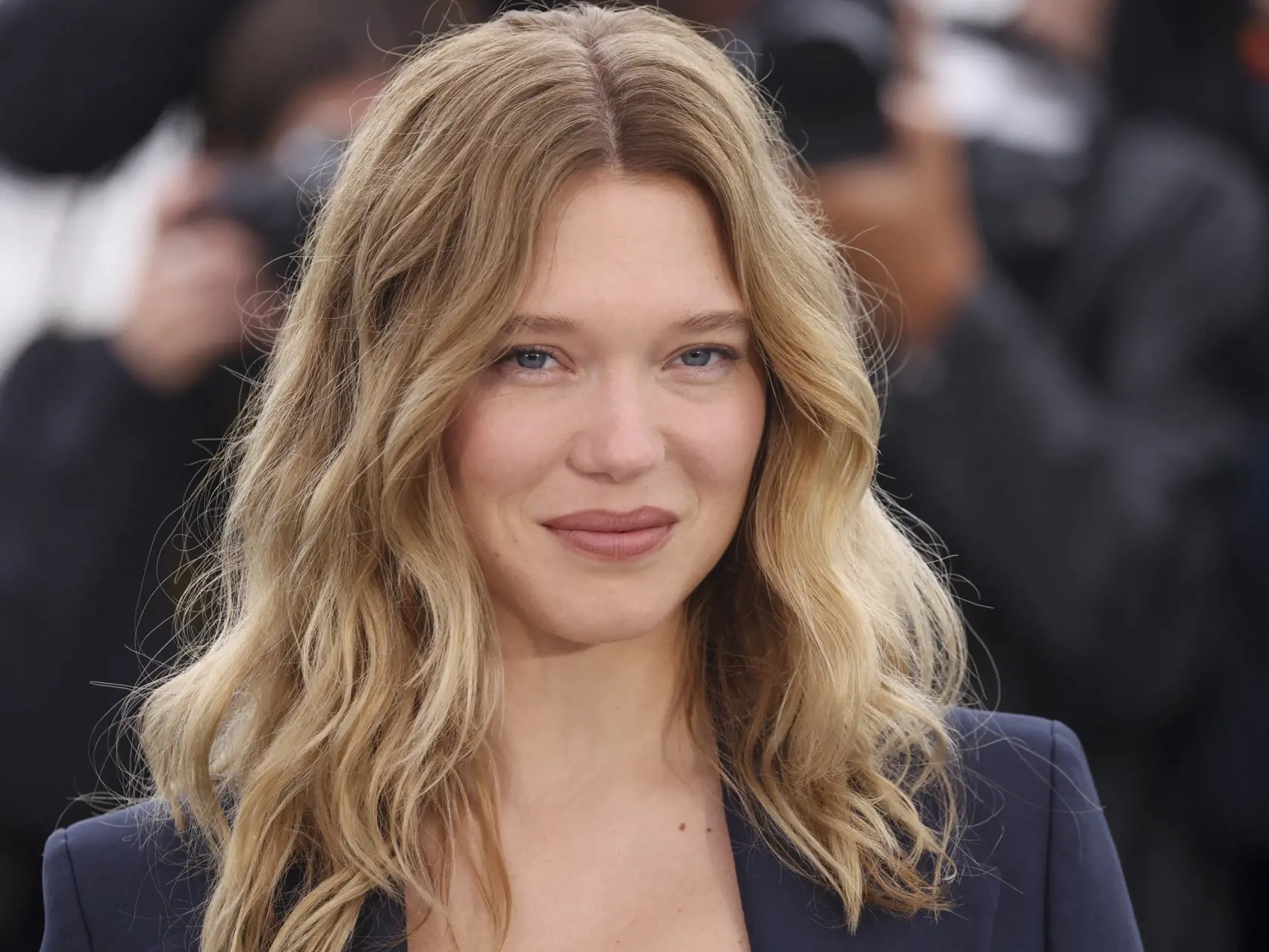 Lea Seydouxová pózuje fotografom počas príchodu na fototermín k filmu The Second Act na 77. ročníku Medzinárodného filmového festivalu v Cannes 15. mája 2024.