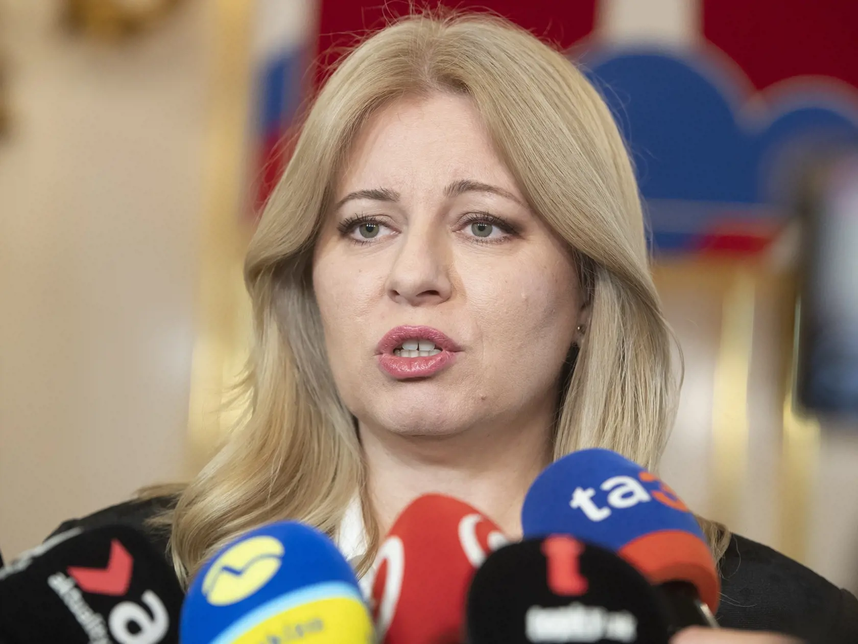 Na snímke prezidentka SR Zuzana Čaputová počas brífingu s novinármi po stretnutí s dočasne povereným premiérom Eduardom Hegerom (OĽANO) a dočasne povereným ministrom zdravotníctva Vladimírom Lengvarským (nominant OĽANO) v Bratislave 2. marca 2023. FOTO TASR - Martin Baumann