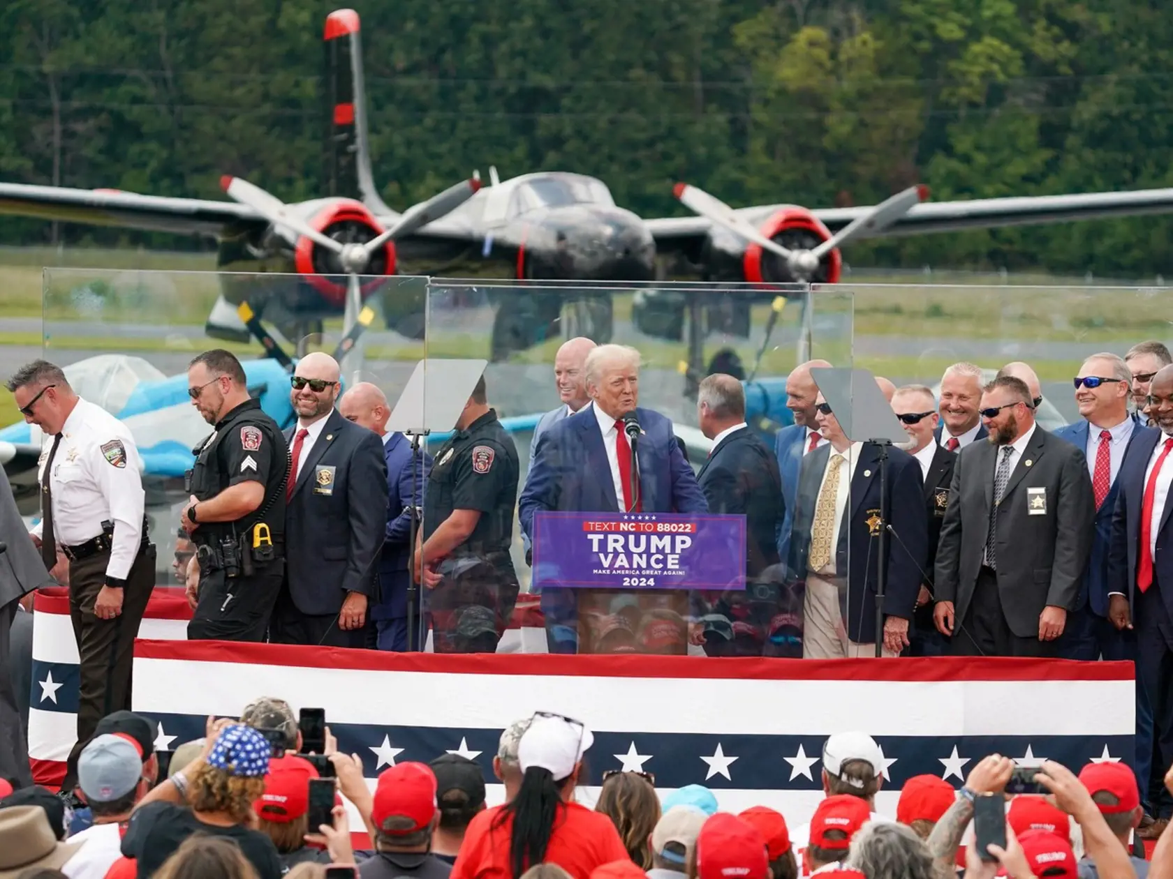 Trump na predvolebnom mítingu vydesil svoju ochranku.