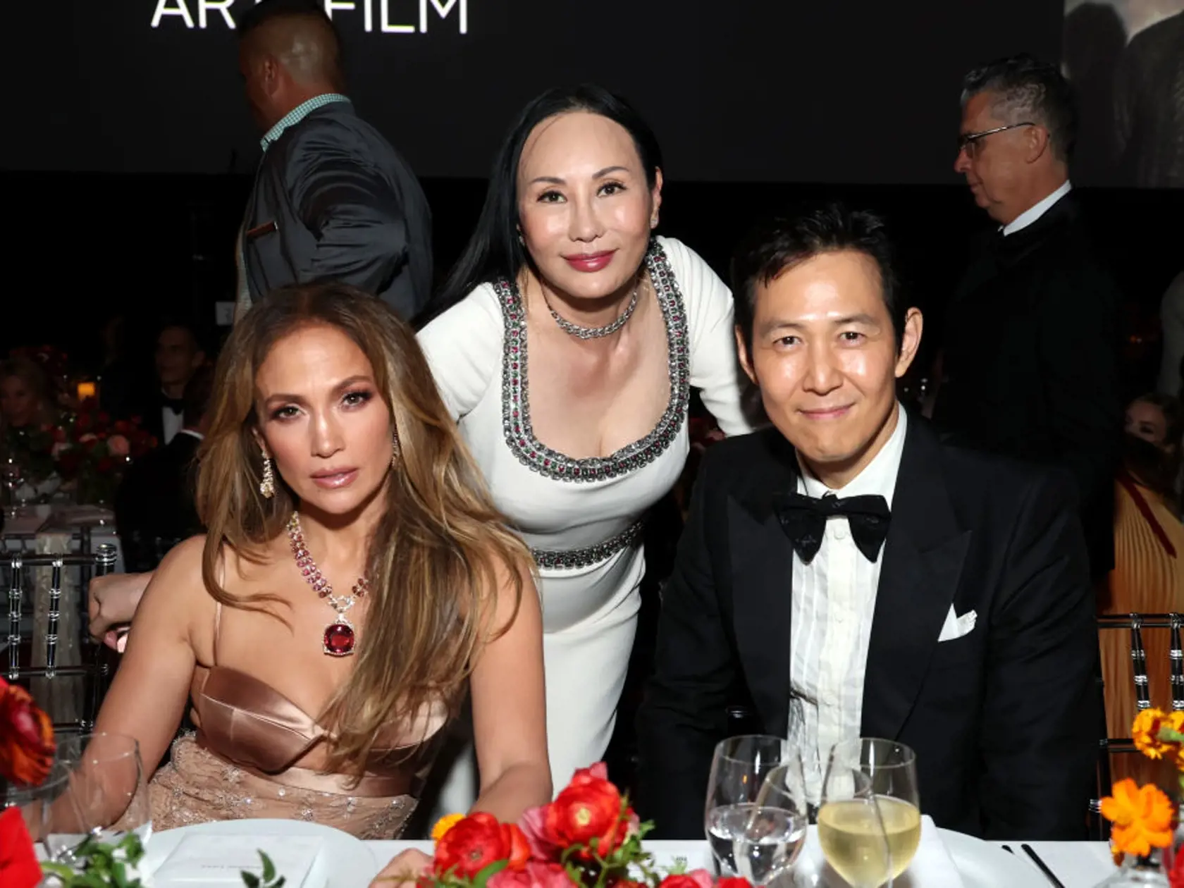 Jennifer Lopez je krajšia než kedykoľvek predtým. V takýchto transparentných šatách žiarila počas galavečera Art+Film Gala v Los Angeles.