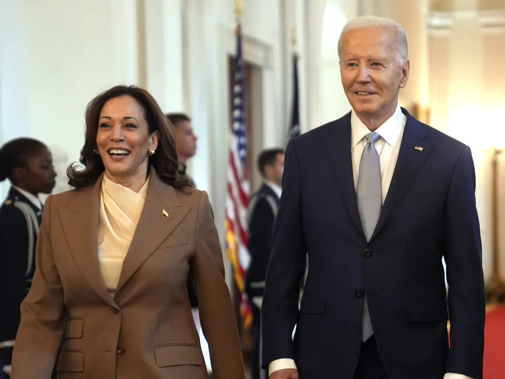 KK9 archív Washington - Na archívnej snímke z 9. mája 2024 amerivká viceprezdientka Kamala Harrisová a americký prezdient Joe Biden v Bielom dome vo Washingtone. Viceprezidentka USA Kamala Harrisová v nedeľu 21. júla 2024 ocenila rozhodnutie prezidenta USA Joea Bidena neuchádzať sa o znovuzvolenie ako prejav vlastenectva. Prisľúbila, že získa nomináciu Demokratickej strany a v prezidentských voľbách porazí republikánskeho kandidáta Donalda Trumpa. FOTO TASR/AP
FILE - Vice President Kamala Harris