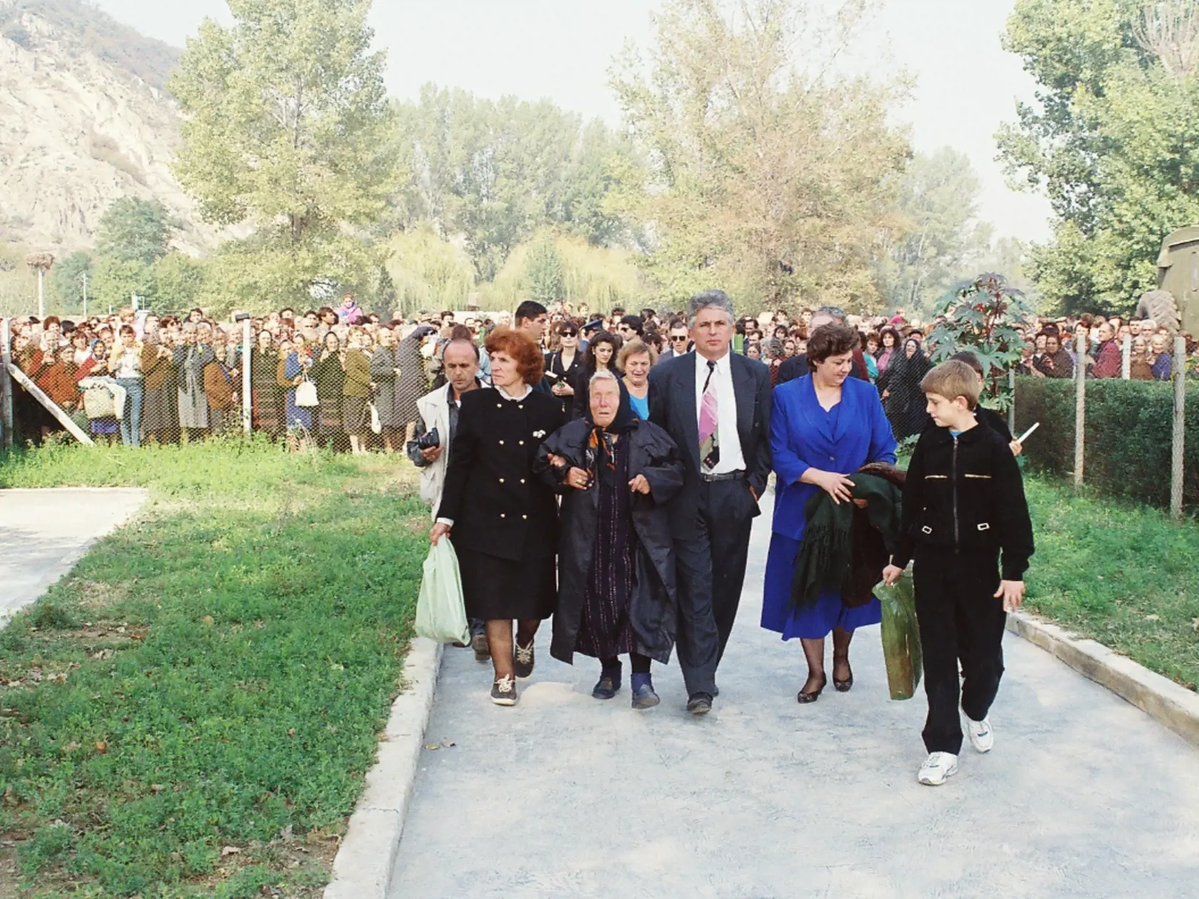 Za Babou Vangou chodilo neustále množstvo návštevníkov. 