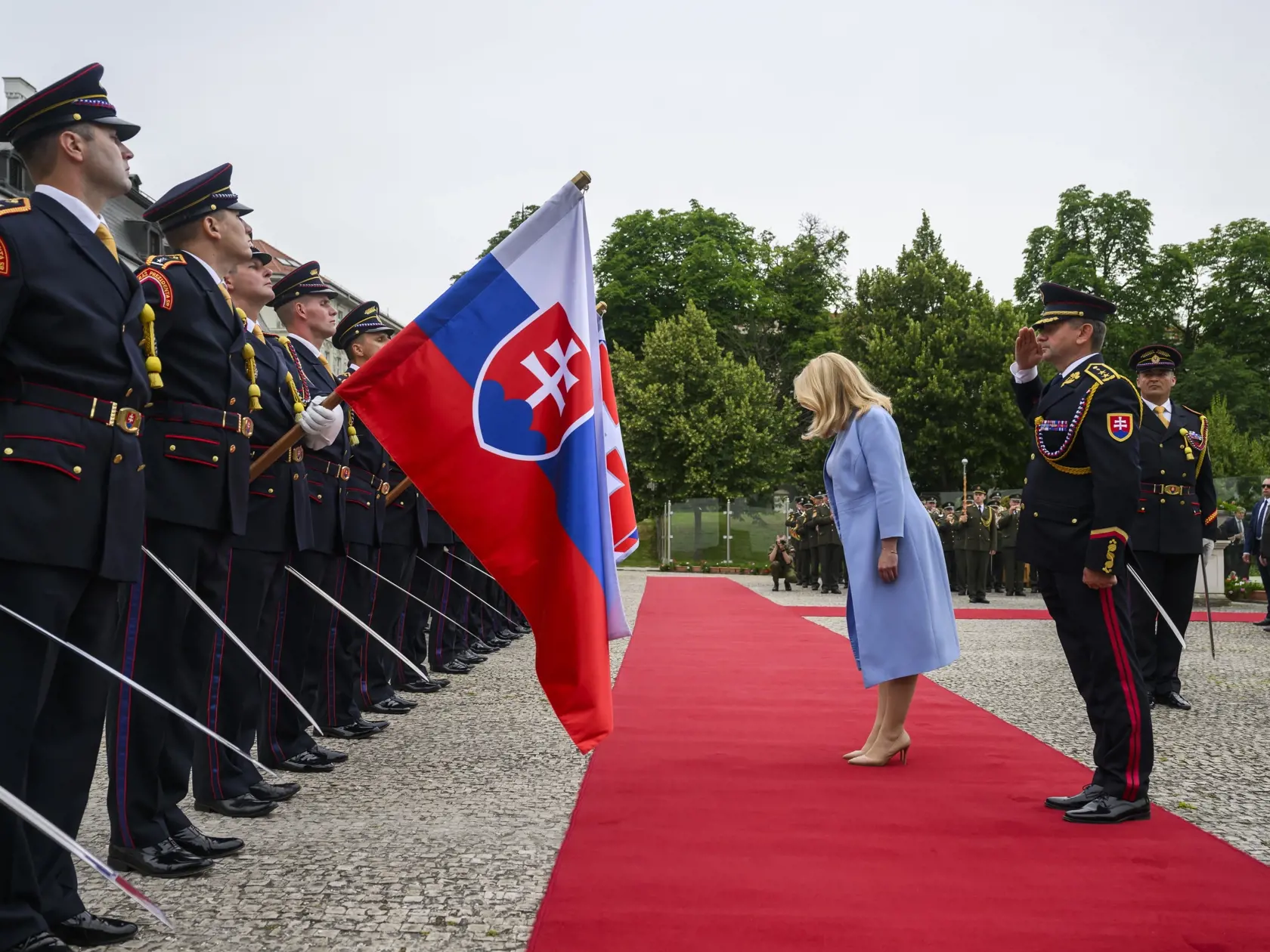 Na snímke prezidentka SR Zuzana Čaputová počas záverečnej prehliadky Čestnej stráže v Prezidentskej záhrade v Bratislave 14. júna 2024. FOTO TASR - Jaroslav Novák