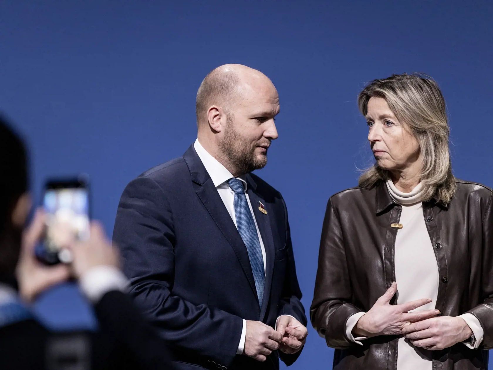 WA 48 Štokholm - Na snímke sprava holandská ministerka obrany Kajsa Ollongrenová a slovenský minister obrany Jaroslav Naď diskutujú počas neformálneho stretnutia ministrov obrany členských krajín EÚ v Štokholme v stredu 8. marca 2023. FOTO TASR/AP  


Slovakia's Defence Minister Jaroslav Nad, left, and Netherlands' Defence Minister Kajsa Ollongren attend the informal meeting of EU defence ministers, outside Stockholm, Sweden Wednesday March 8, 2023. (Christine Olsson/via AP)