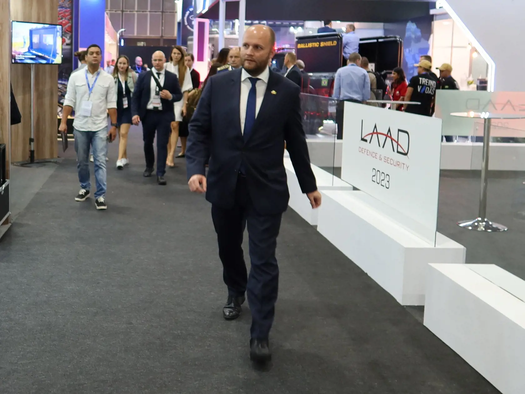 Dočasne poverený minister obrany Jaroslav Naď na medzinárodnom veľtrhu pre obranu a bezpečnosť LAAD v brazílskom Riu de Janeiro, 11. apríla 2023. FOTO TASR - Katarína Bačová 
