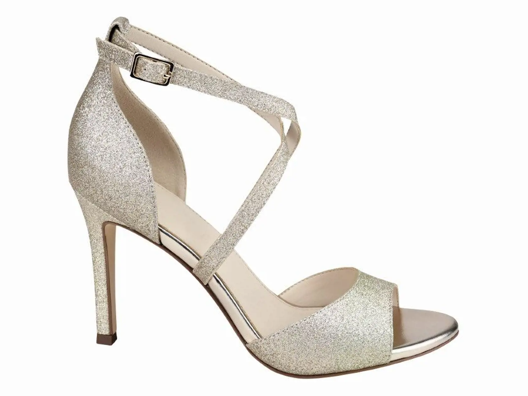 Tieto outfity vás spolu vyjdú okolo stovky! Sandále 29,99 €