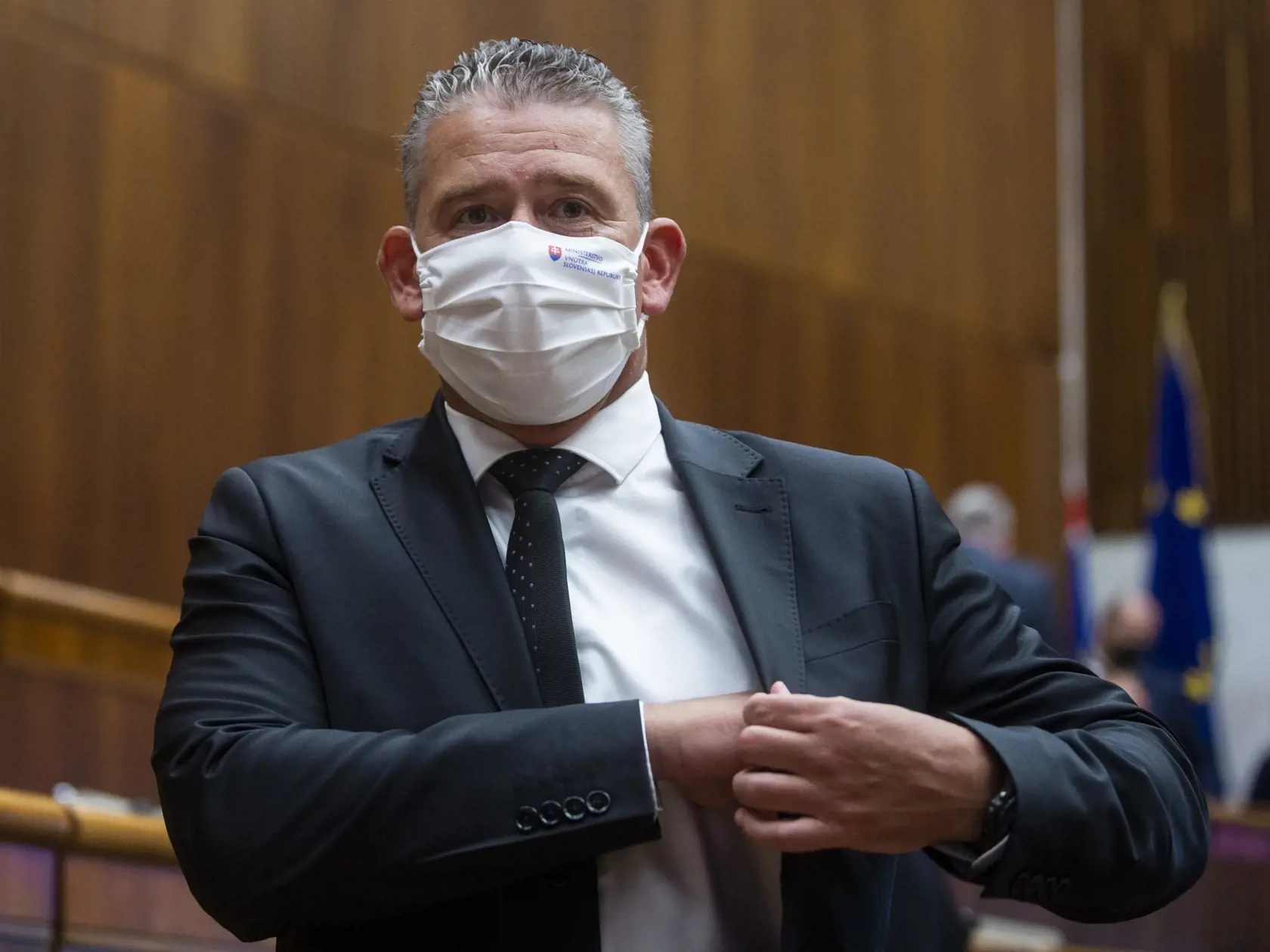 Roman Mikulec (OĽaNO) počas zasadnutia 39. schôdze Národnej rady SR, na ktorej poslanci žiadajú prerokovať návrh na vyslovenie nedôvery.