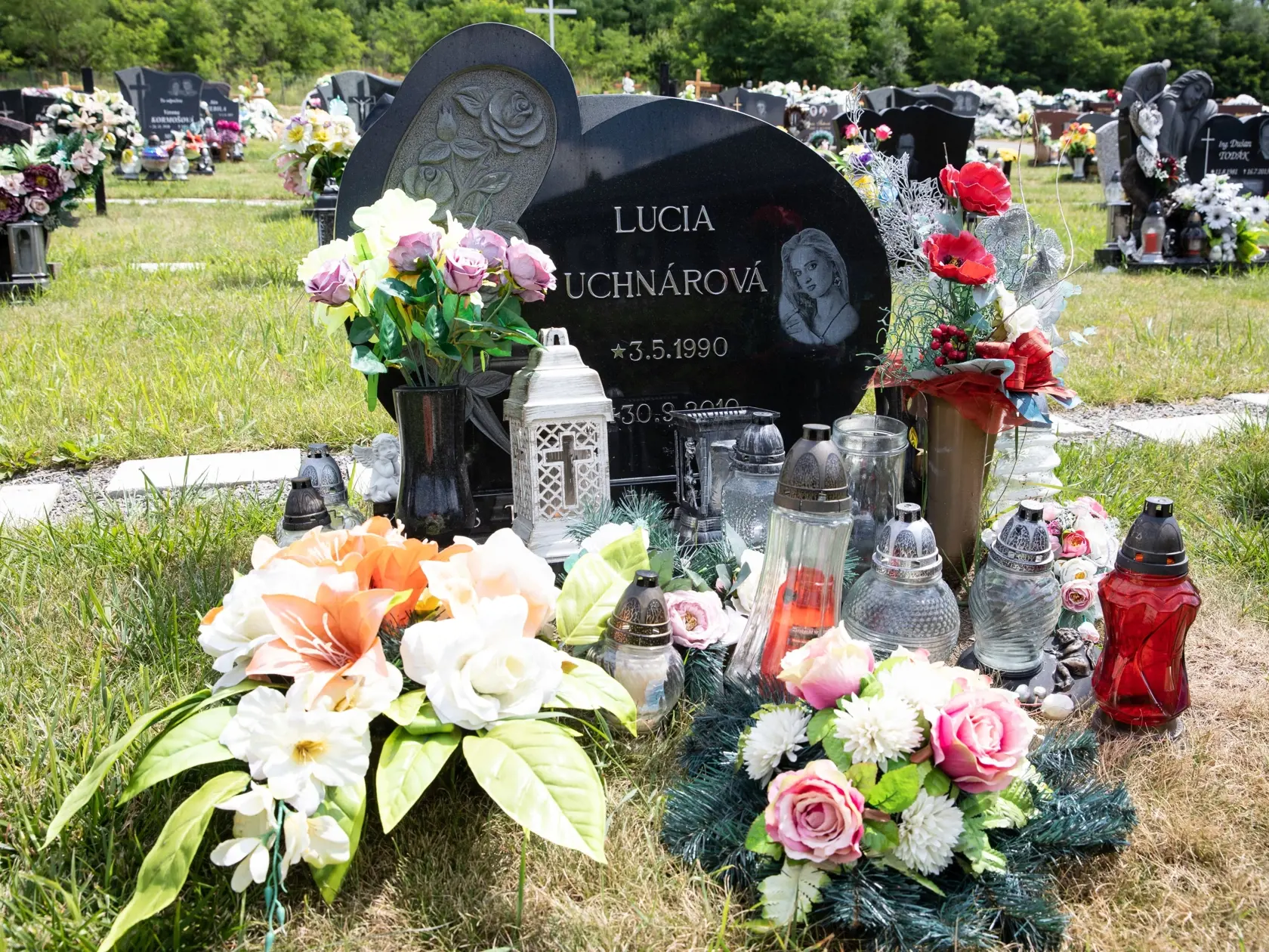 Lucia: Z domu v Snine odišla 3. septembra 2010. Mala dvadsať rokov, keď sa svoj život rozhodla zveriť do rúk Mateja Čurka.