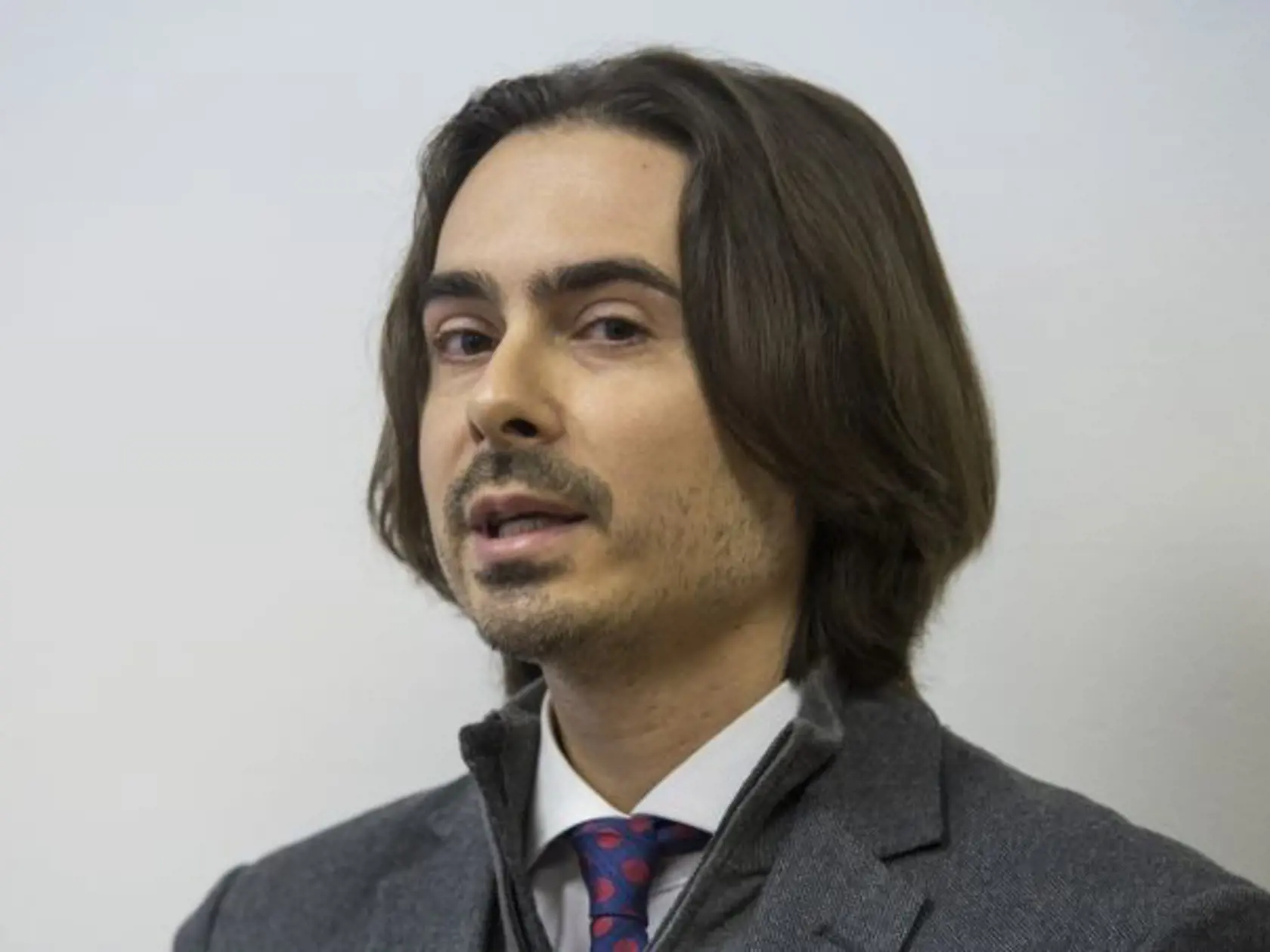 Hudobník a riaditeľ festivalu Viva Musica ! Matej Drlička počas tlačovej konferencie Transparency International Slovensko na tému Pochybenia pri prideľovaní zákaziek v rámci slovenského predsedníctva zo strany MZVaEZ SR , 21. novembra 2016 v Bratislave. FOTO TASR - Jakub Kotian