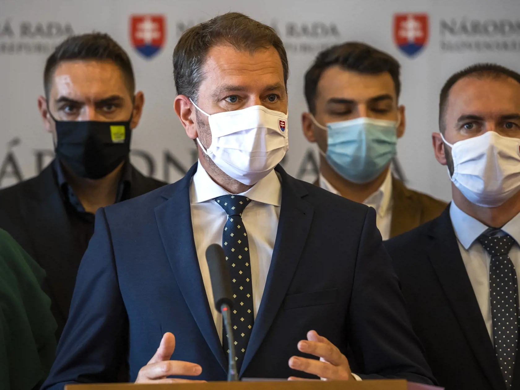 Na snímke druhý zľava predseda hnutia OĽaNO a minister financií SR Igor Matovič počas tlačovej konferencie hnutia OĽaNO na tému Očkovať sa oplatí, v Bratislave 2. júla 2021. FOTO TASR - Jaroslav Novák