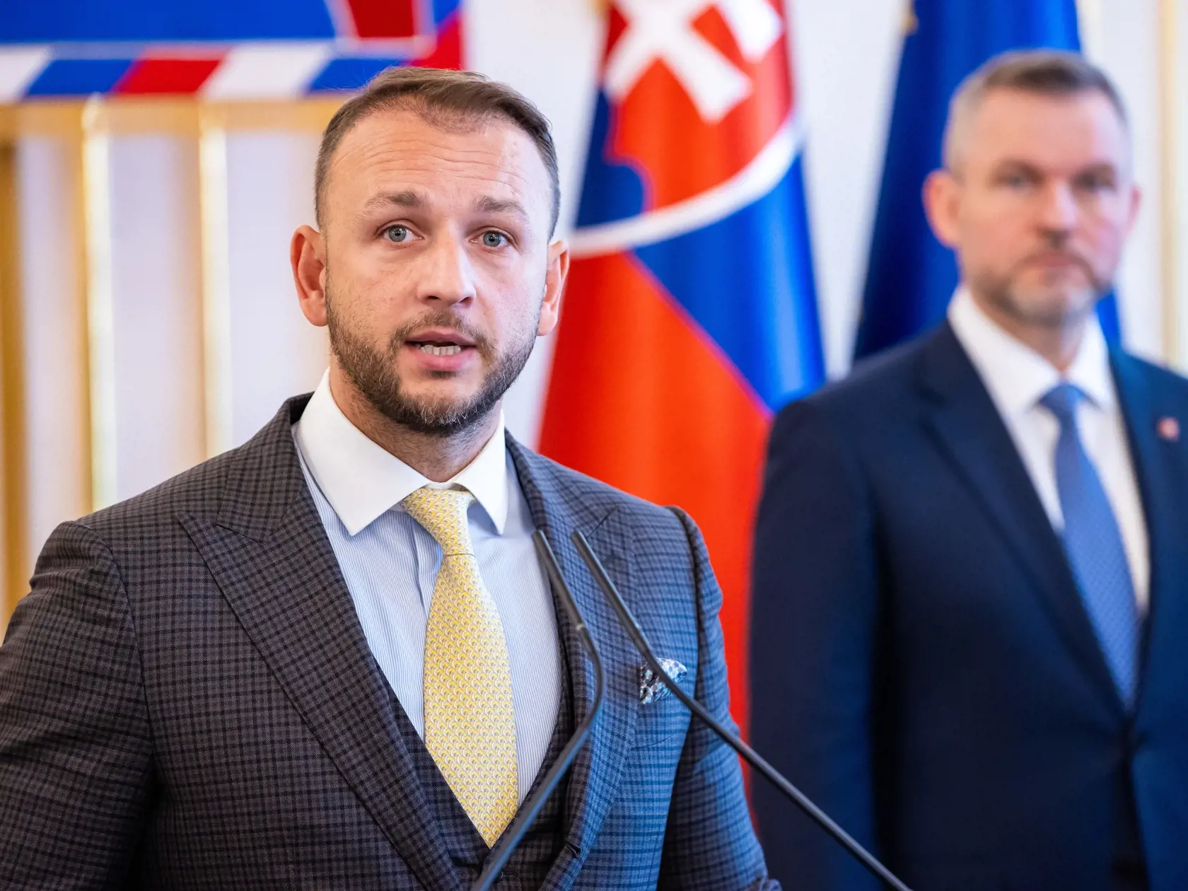 Stretnutie politických strán k zahraničnopolitickej orientácii Slovenska s prezidentom SR v prezidentskom paláci. Na snímke je minister vnútra Matúš Šutaj Eštok a prezident SR Peter Pellegrini.