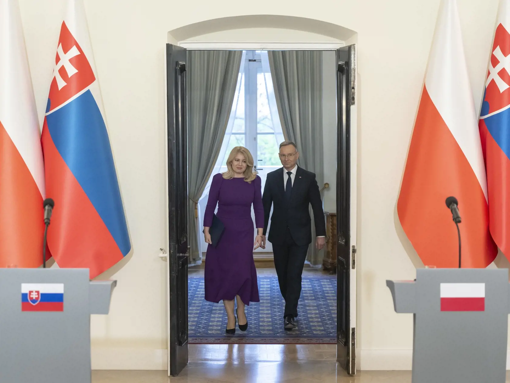 Prezidentka Zuzana Čaputová v tých istých šatách bola aj na rozlúčkovej návšteve v Poľsku, ktoré navštívila 16. apríla.