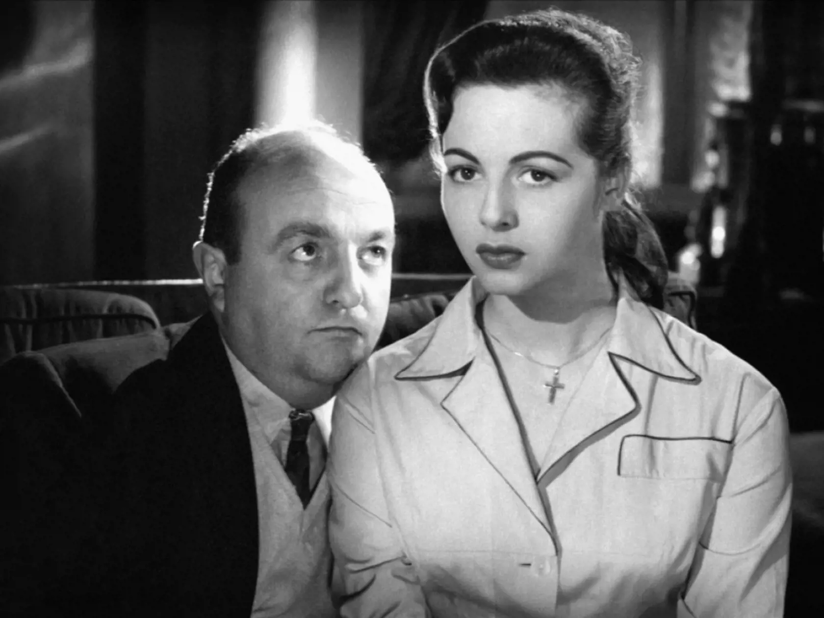 V našich končinách hádam neexistuje nikto, kto by nepoznal Angeliku. Legendárne filme o kráľovnej anjelov pripútali k televíziám tisíce divákov. Ako však hlavná predstaviteľka Michèle Mercier (84) žije dnes? Sláva sa stala jej spásou aj prekliatím...