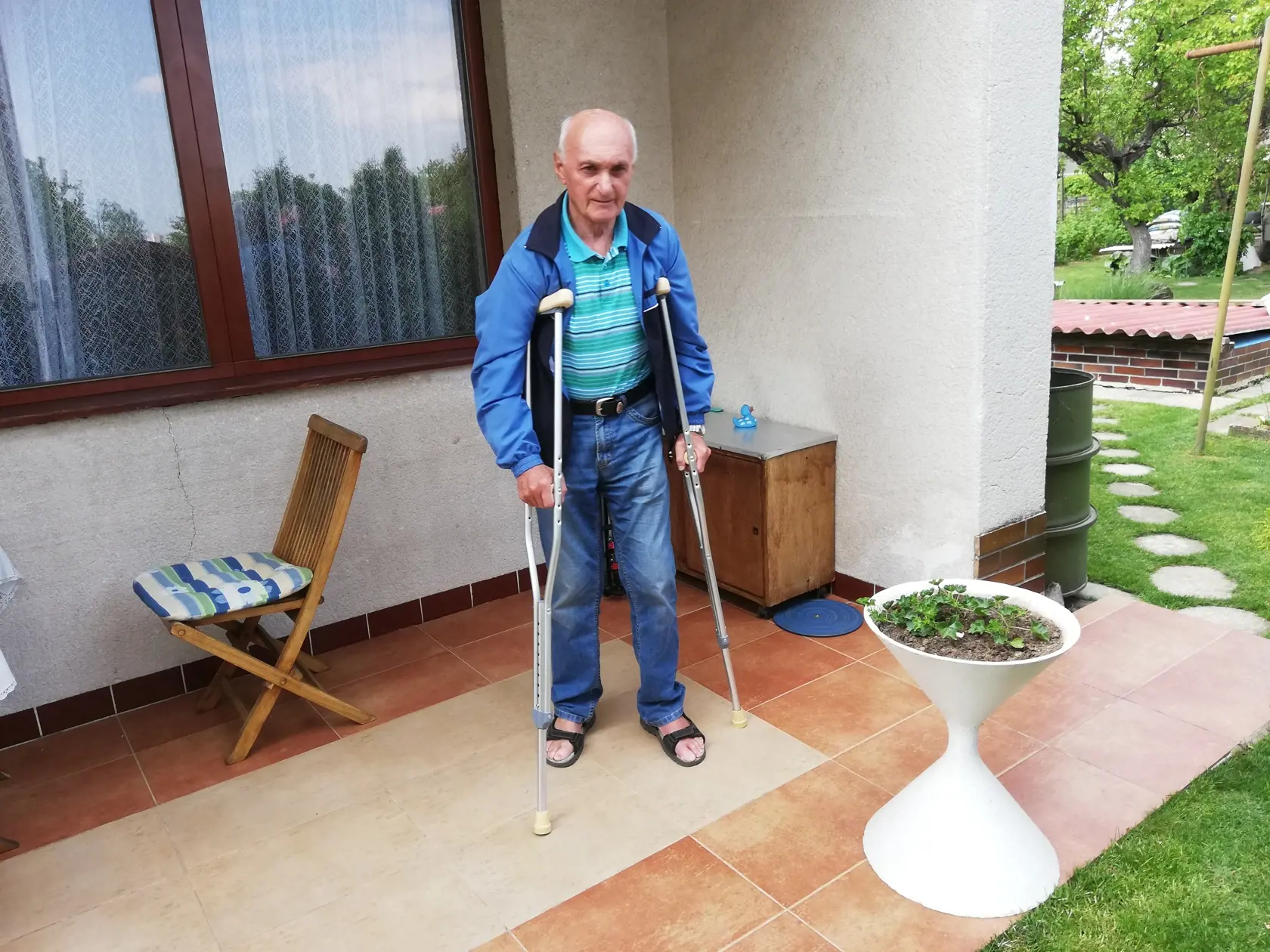 Bývalý futbalista František Rapan (75) ľahol lekárom pod nôž a keď sa po narkóze zobudil, neveril vlastným očiam. Namiesto chorého kolena mu hadička trčala zo zdravého.