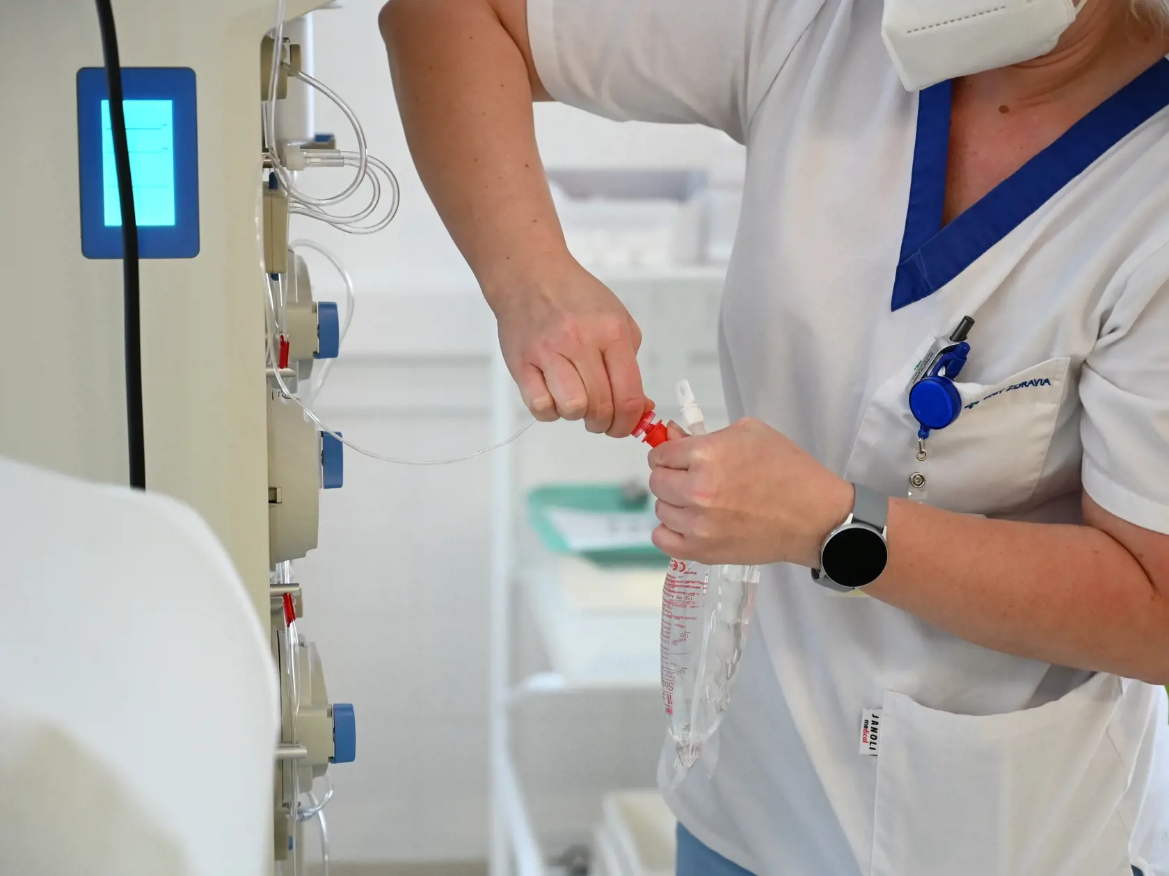 Na snímke darovanie krvi pri príležitosti ocenenia darcov krvi počas svetového dňa darcov krvi v nemocnici Svet zdravia v Galante v utorok 14. júna 2022. FOTO TASR - Lukáš Grinaj