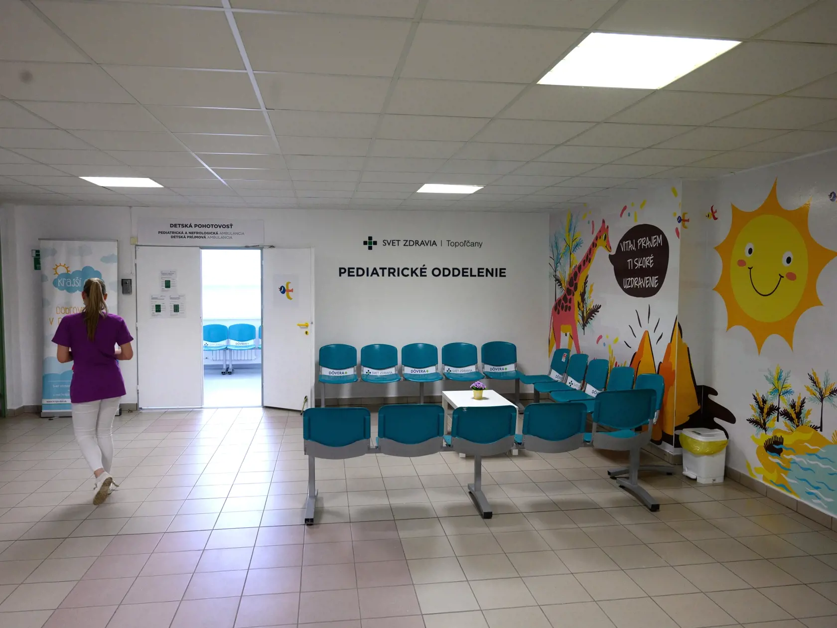 Nemocnica Svet zdravia Topoľčany zrekonštruovala pediatrické oddelenie. Renovačné práce trvali približne mesiac a náklady dosiahli zhruba 50.000 eur. Obnova zahŕňala výmenu podláh, okien, vymaľovanie všetkých priestorov, na oddelenie pribudlo nové vybavenie i nábytok. Vynovené sú aj ambulancie a čakárne, pribudla detská herňa. V Topoľčanoch 2. júna 2022. FOTO TASR - Henrich Mišovič