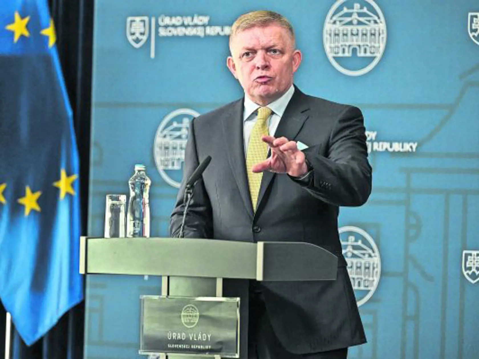 Premiér Robert Fico pripustil, že spoluprácu s Huliakom ošetrí koalícia formou memoranda o spolupráci. 