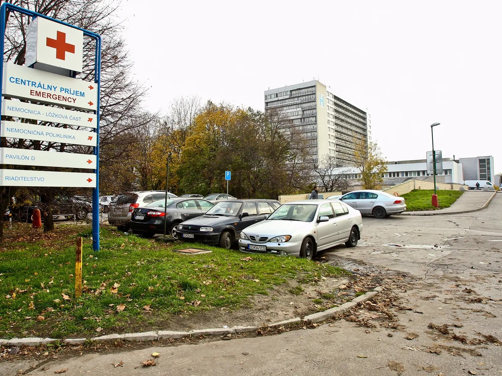 Na snimke moznosti parkovania osobnych motorovych vozidiel pre navstevnikov Nemocnice Ruzinov.