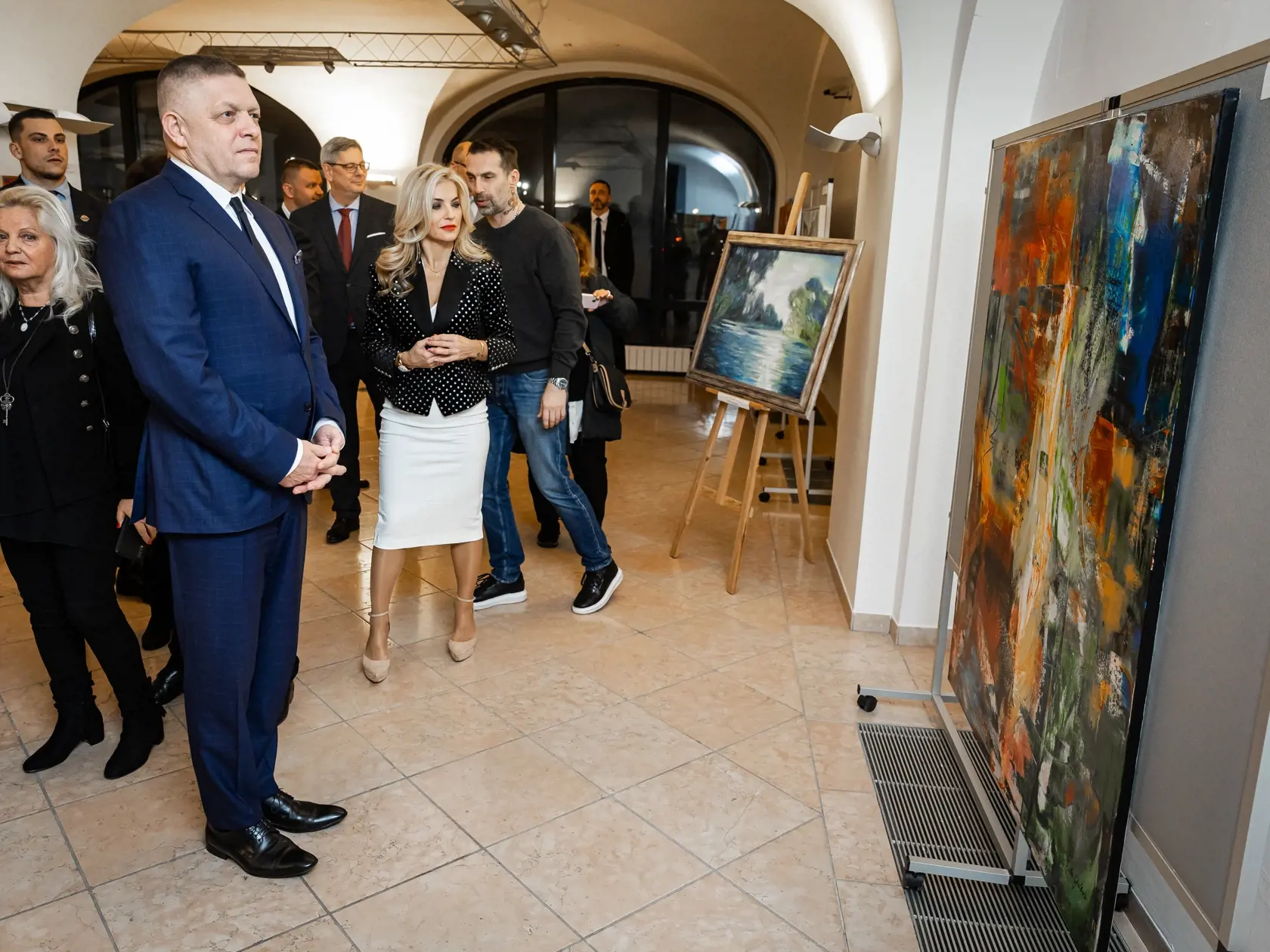 Výstava obrazov na Bratislavskom hrade. Na snímke Robert Fico a Martina Šimkovičová.