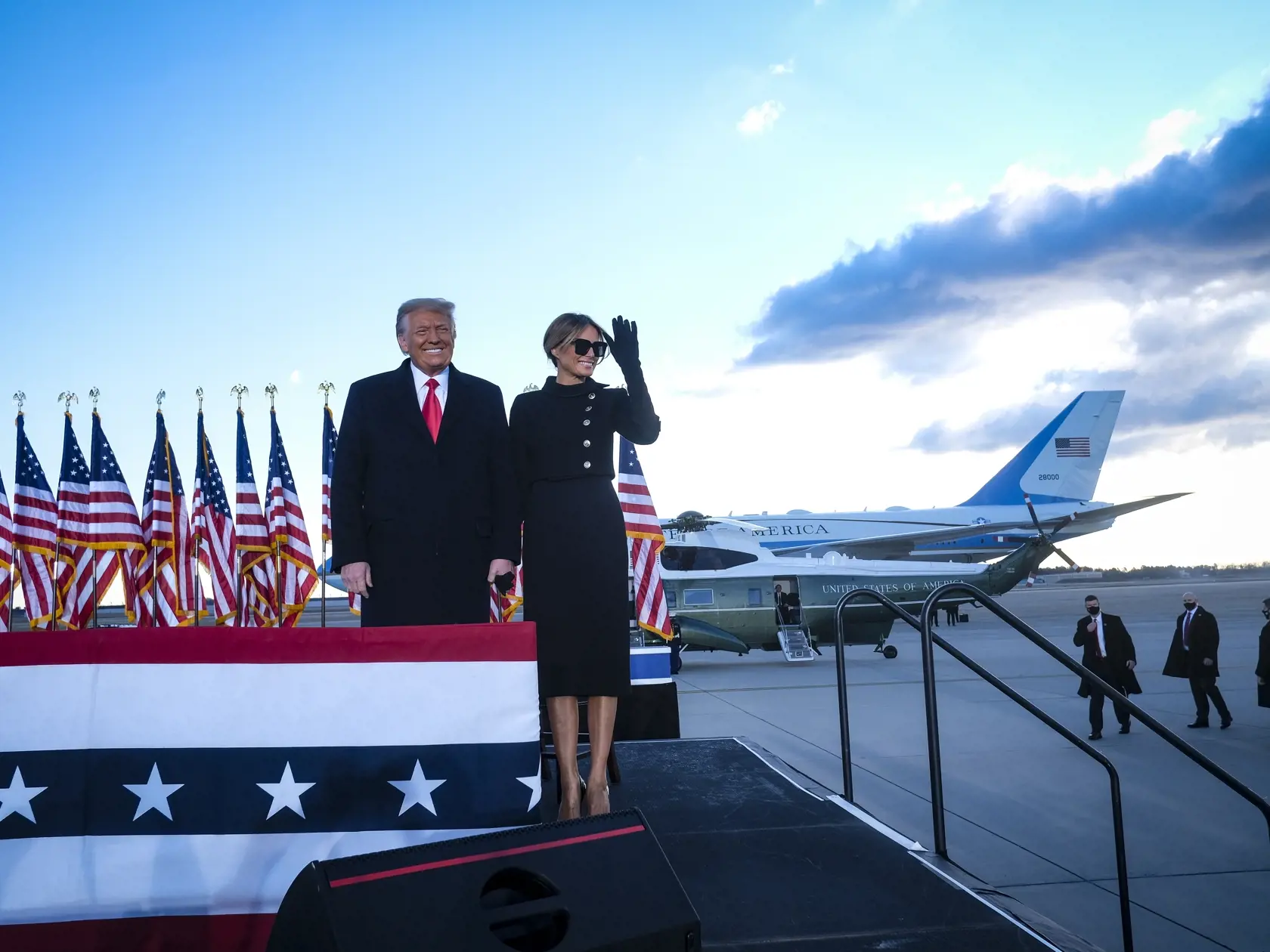 Donald a Melania Trumpovci sa lúčia s Bielym domom.