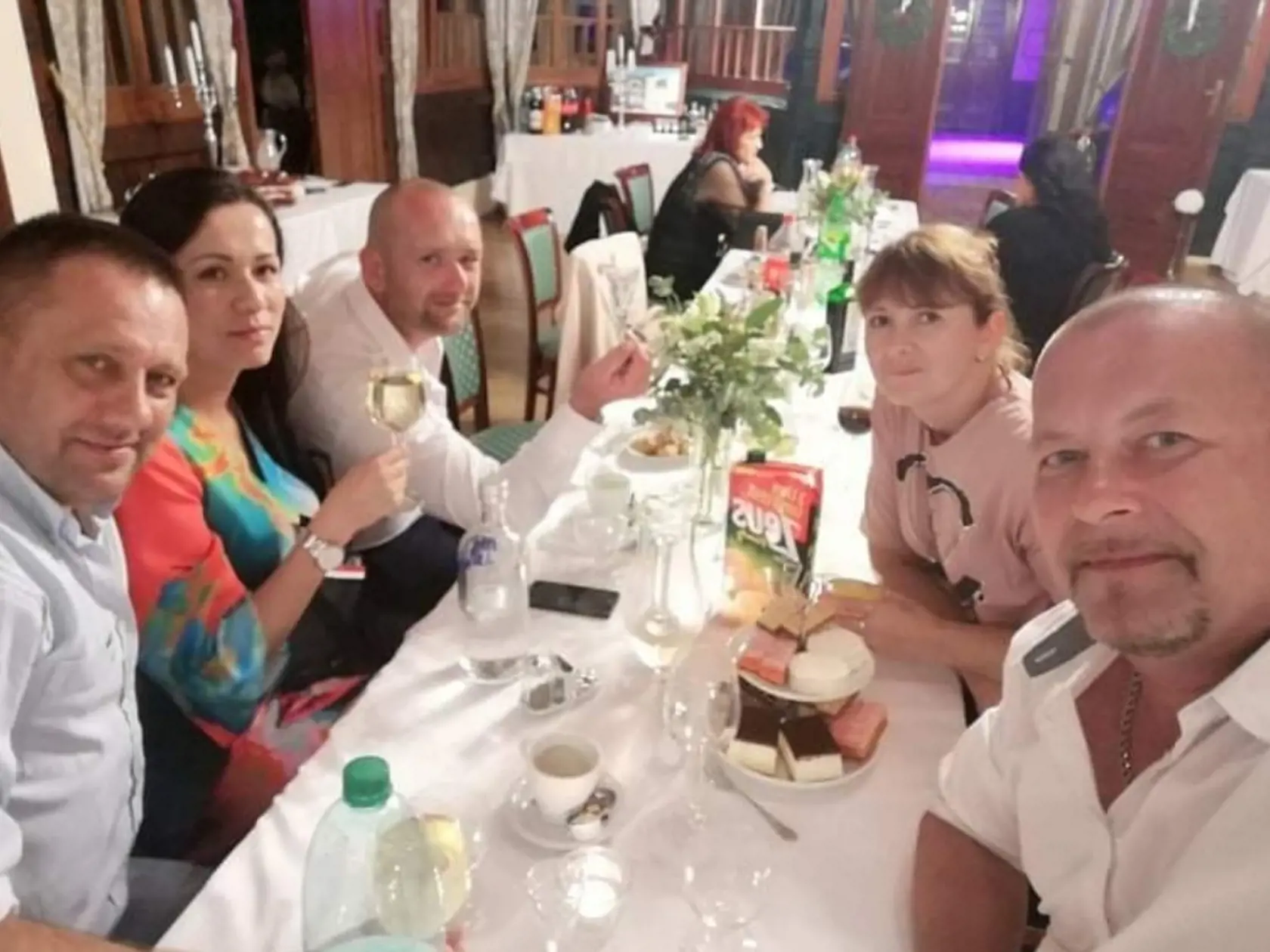 Voľný čas delí medzi rodinu a kamarátov.