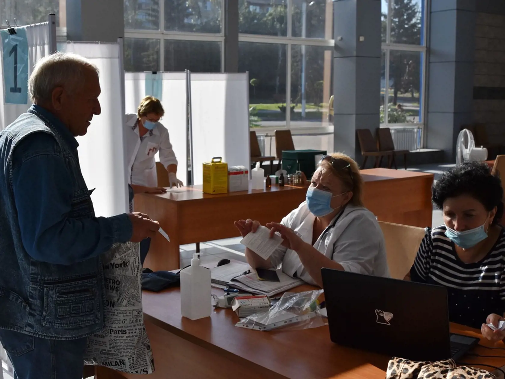 Ukrajina je na pokraji svojej najsmrtiacejšej vlny pandémie koronavírusu, varovali v piatok domáci odborníci na medicínu. Môže za to slabá zaočkovanosť.