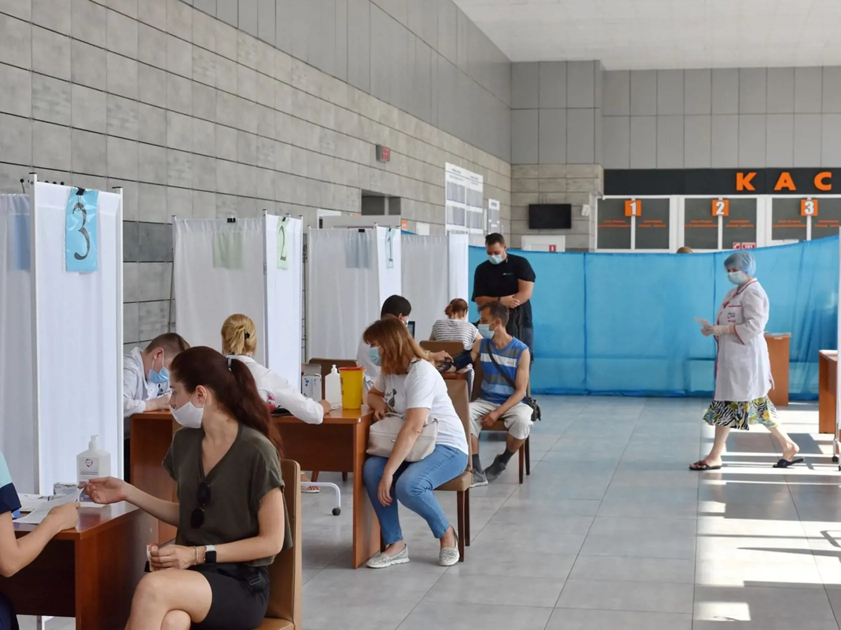 Obaja analytici povedali, že ukrajinská sieť nemocníc je oproti začiatku pandémie teraz lepšie pripravená.