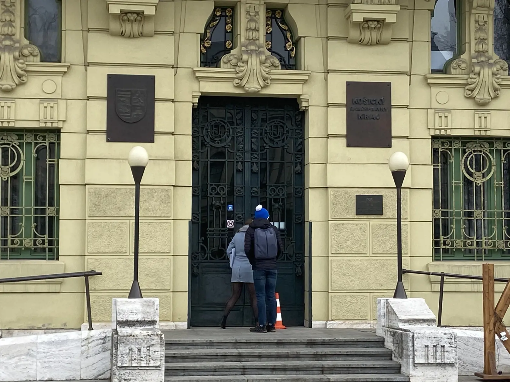 Párik napokon odišiel bez toho, aby vybavil svoje záležitosti.