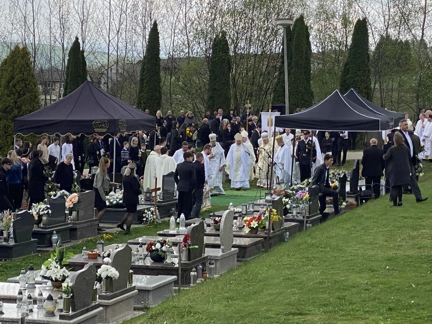 Pohreb troch obetí tragickej havárie pri Spišskej Kapitule v sobotu 6. 4. 2024.