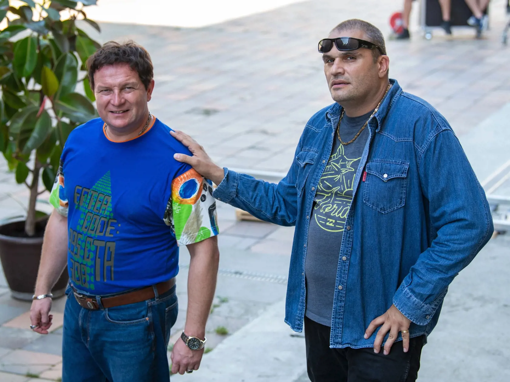 Gregor Hološka vo filme Miki. Vlasy mu stylovali tak, aby evokovali 90. roky.