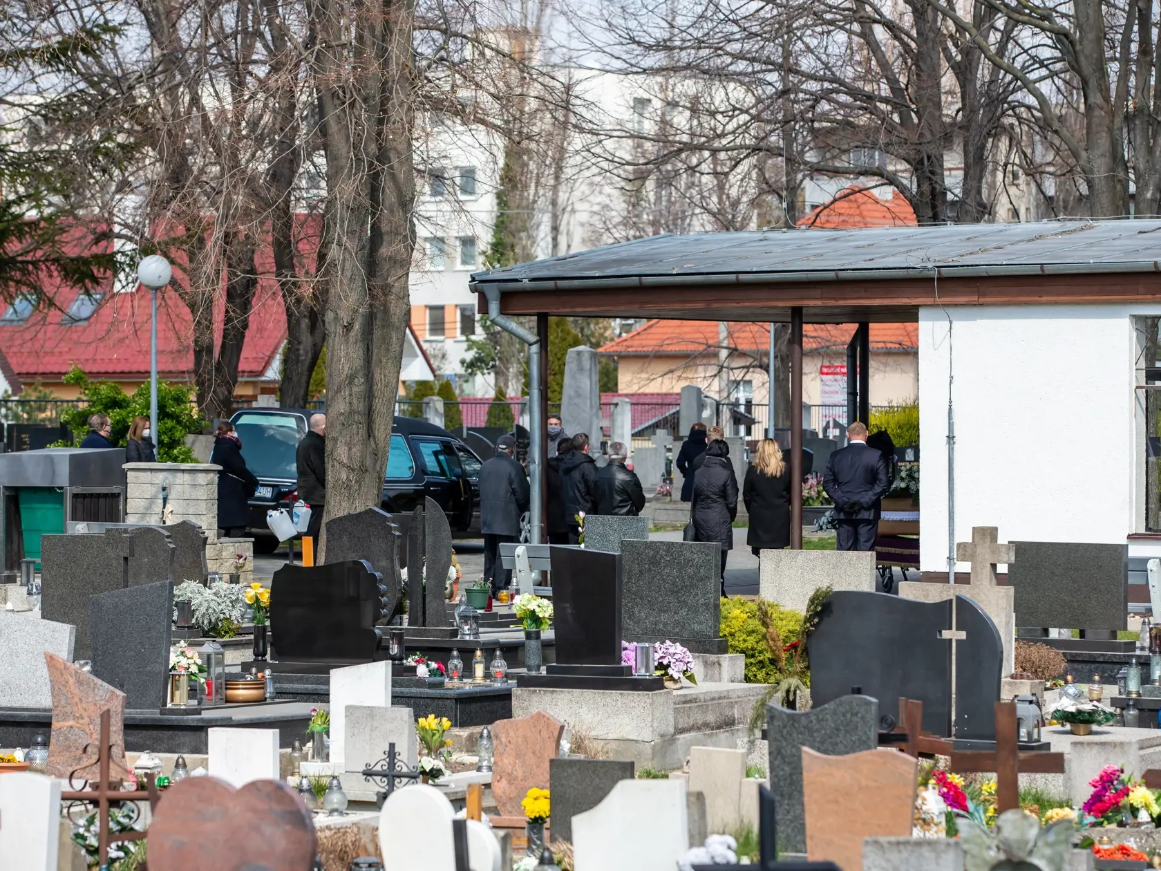 4. TIP: Úprava a vyčistenie hrobového miesta rodinou.