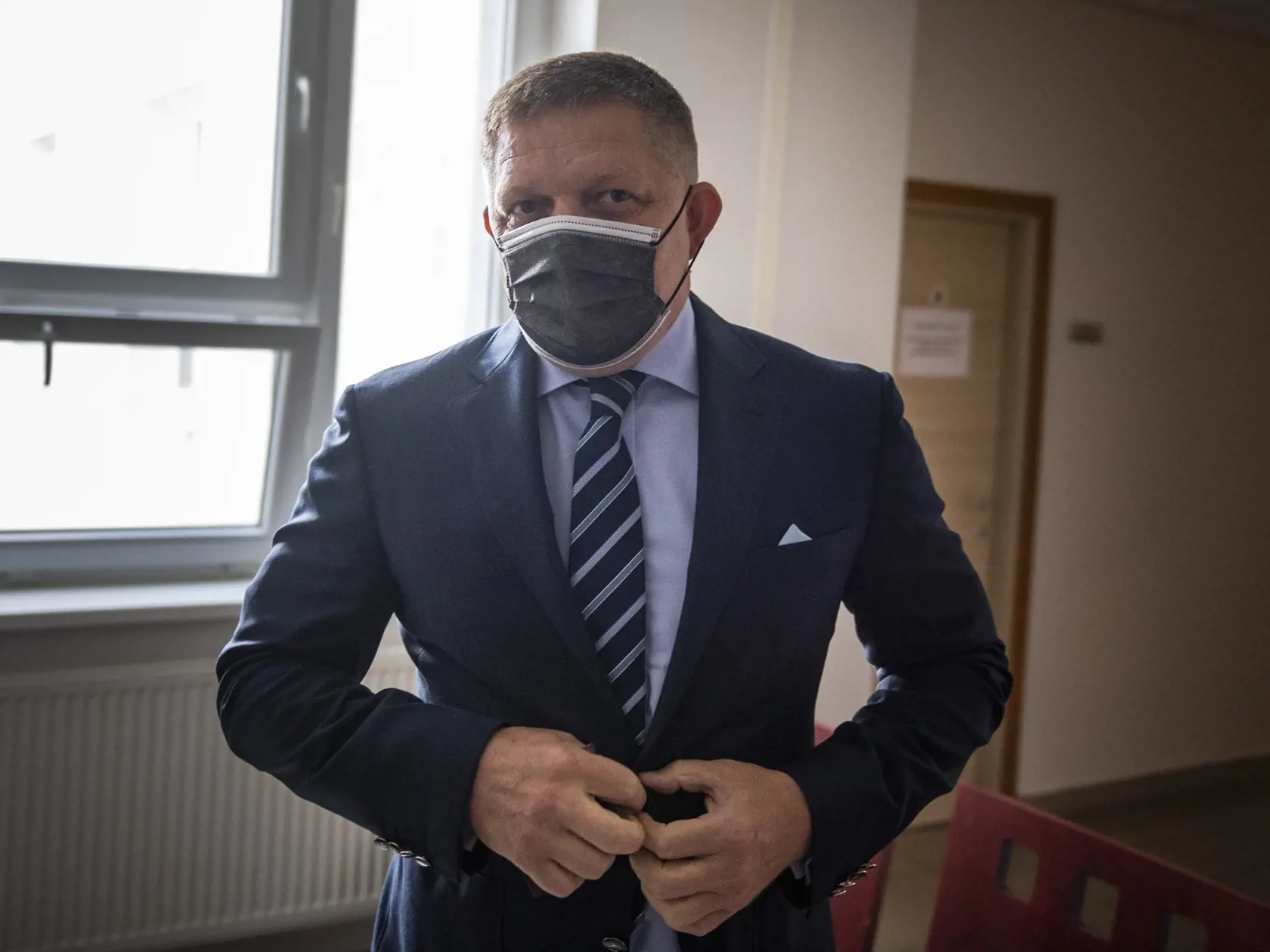 "Je našou spoločnou povinnosťou okamžite začať rokovania o forme predvolebnej a povolebnej spolupráce, ktorá zabezpečí, že prirodzený blok Smeru a Hlasu, či už ako jedna strana, alebo dvojkoalícia, bude mať schopnosť dosiahnuť výsledok na úrovni 35 až 40 percent, čo je úplne reálne," tvrdí Fico.