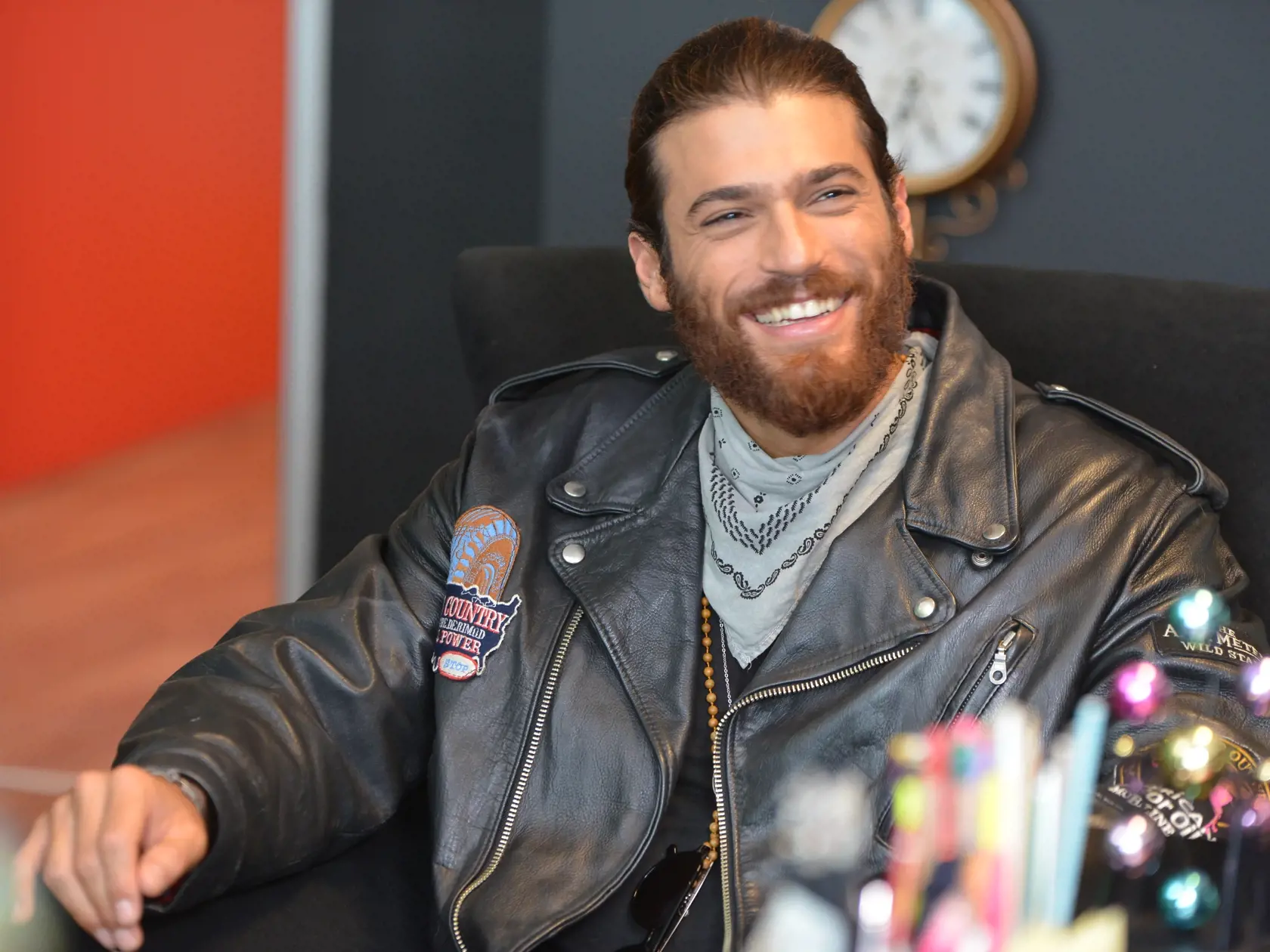 Can Yaman zo seriálu S hlavou v oblakoch