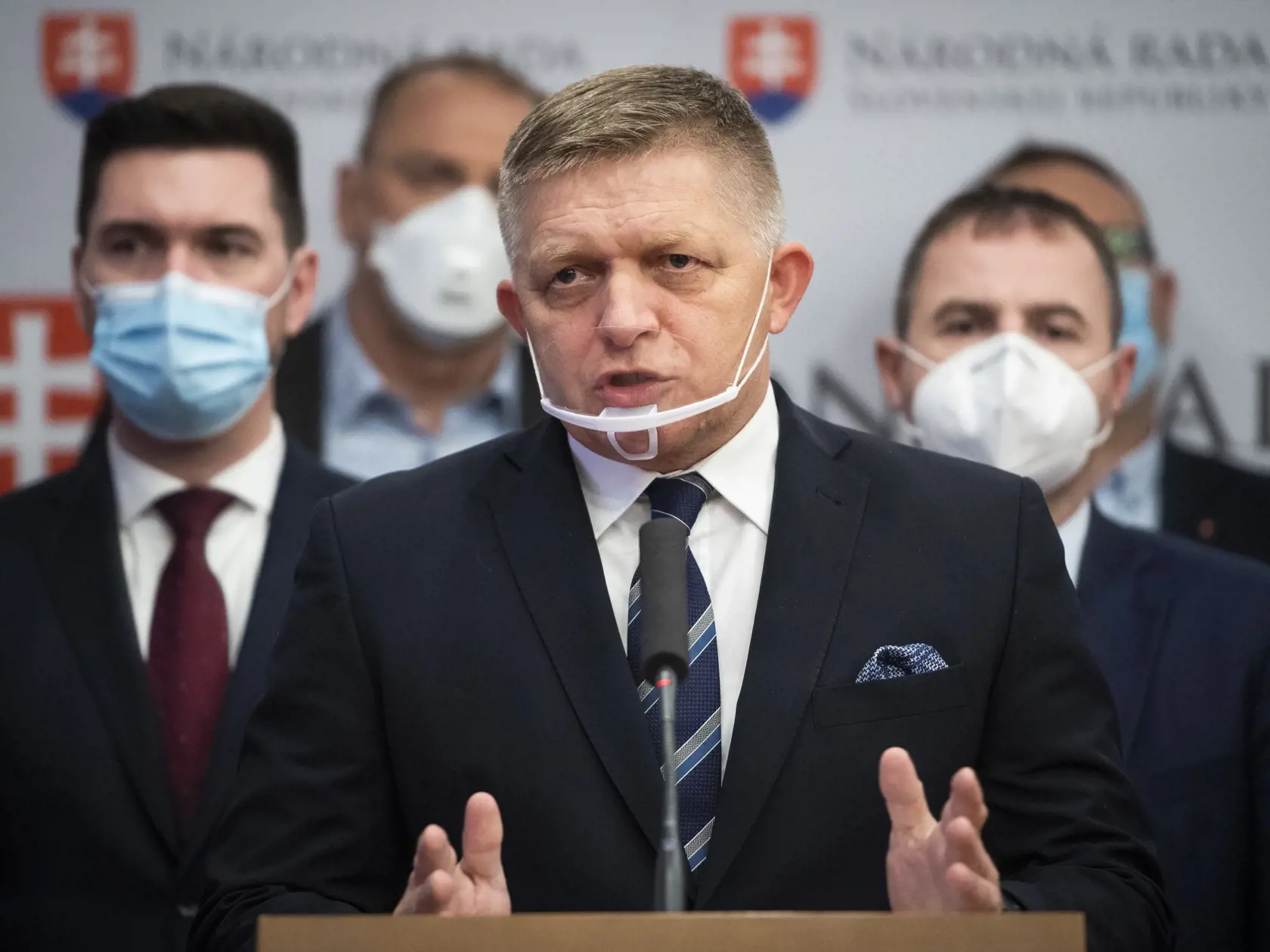 Fico spomenul "očividnú" nervozitu vo vyhláseniach nezaradených poslancov okolo lídra Hlasu-SD Petra Pellegriniho na adresu Smeru-SD.