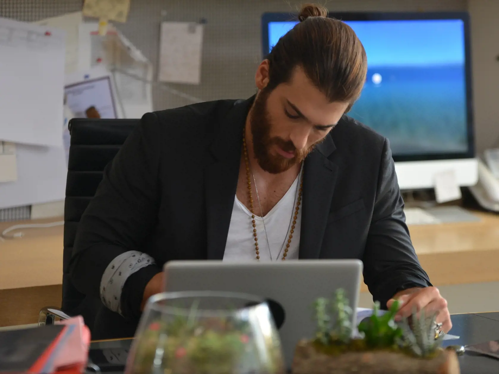 Can Yaman zo seriálu S hlavou v oblakoch